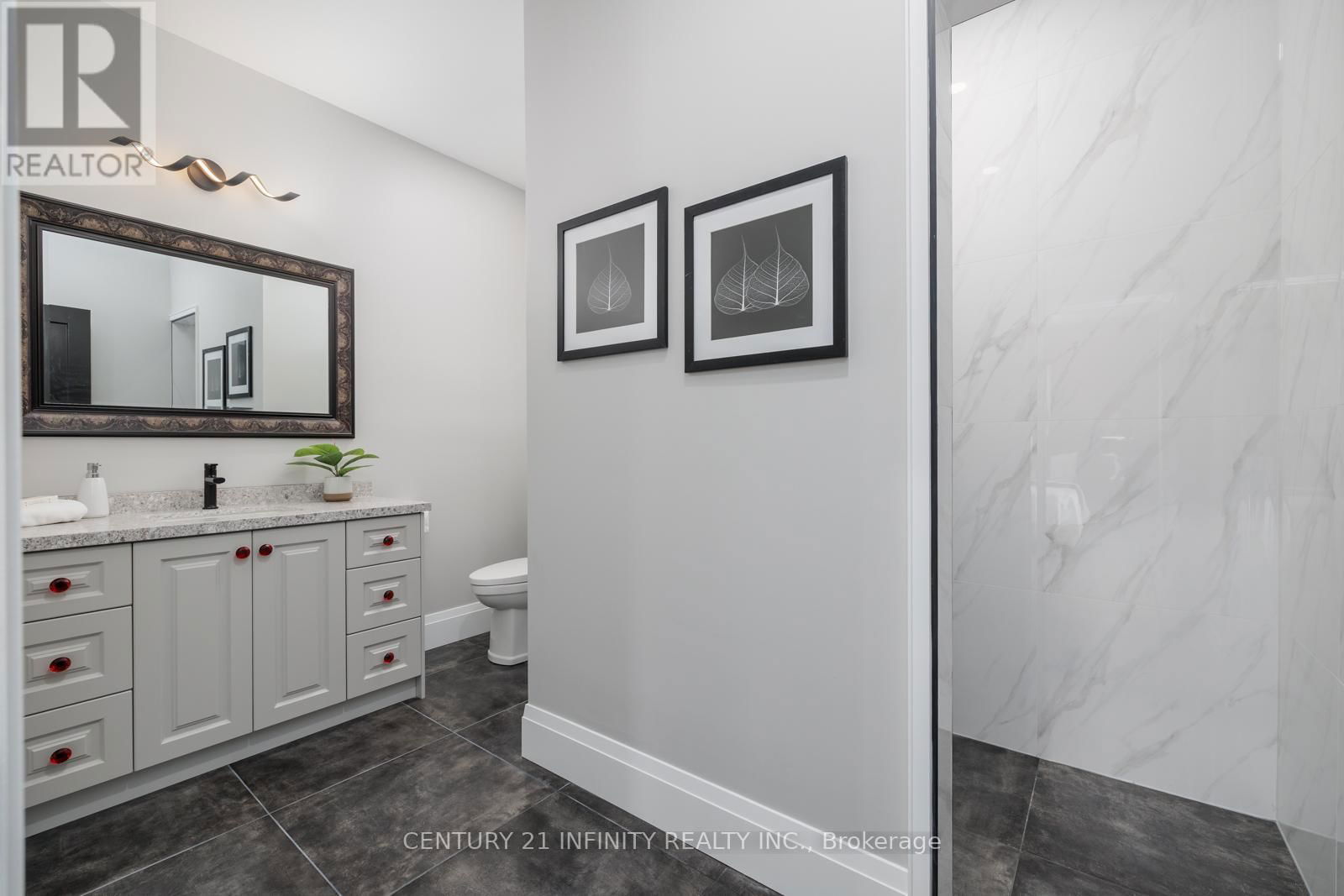2033 NASH ROAD Image 36