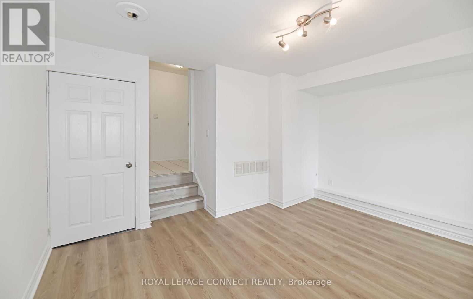 85 SPRUCEDALE WAY Image 30