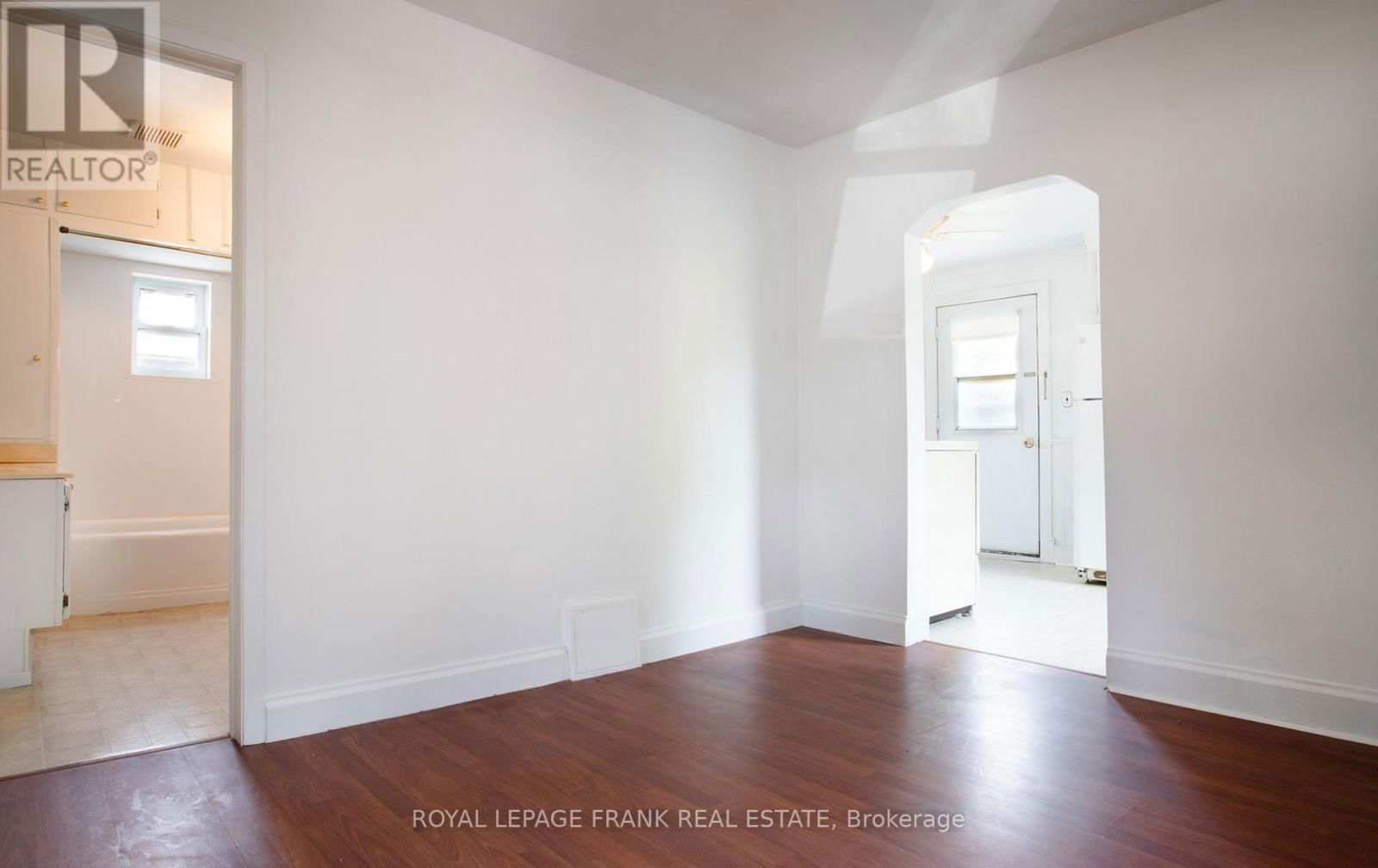 377 ADELAIDE AVENUE WEST Image 15