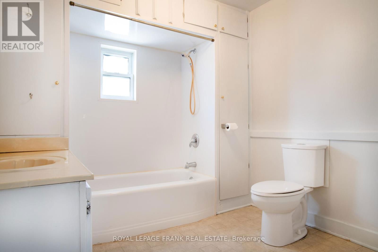 377 ADELAIDE AVENUE WEST Image 18