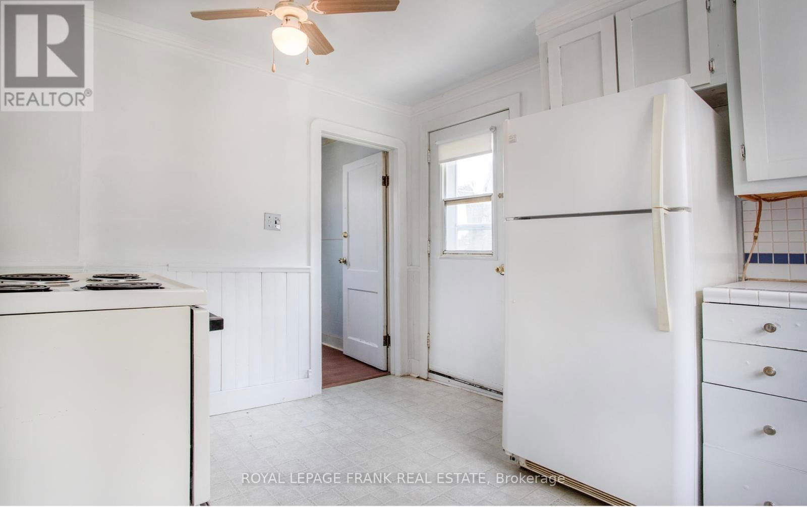 377 ADELAIDE AVENUE WEST Image 5