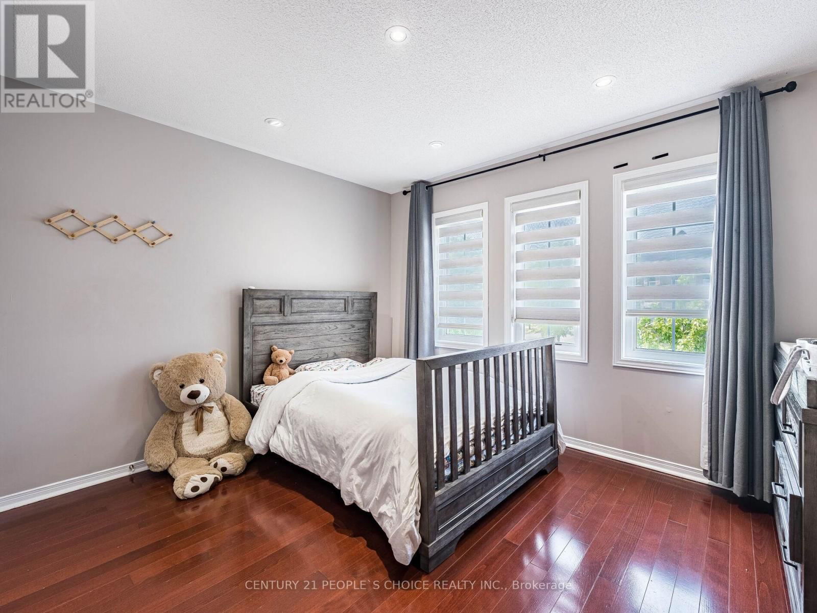 19 BARDEN CRESCENT Image 22