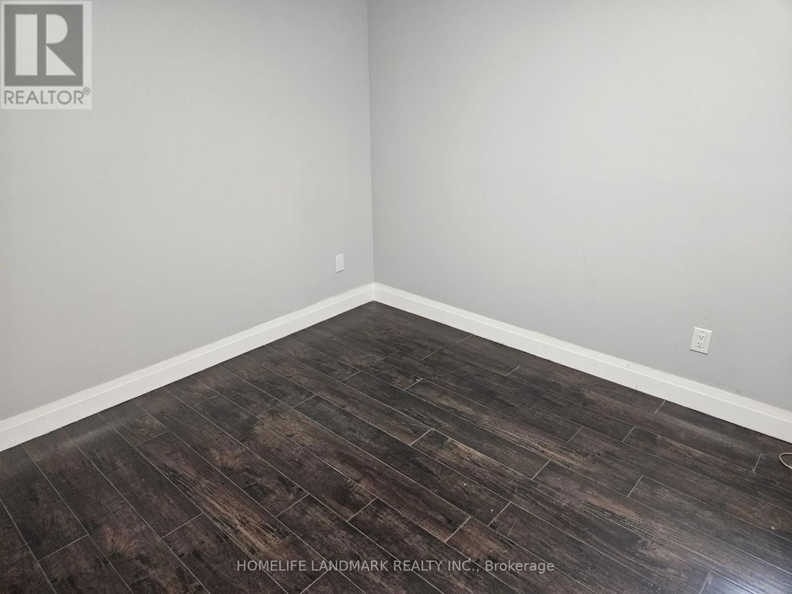 3B Albany - 451 SIMCOE STREET SOUTH Image 11