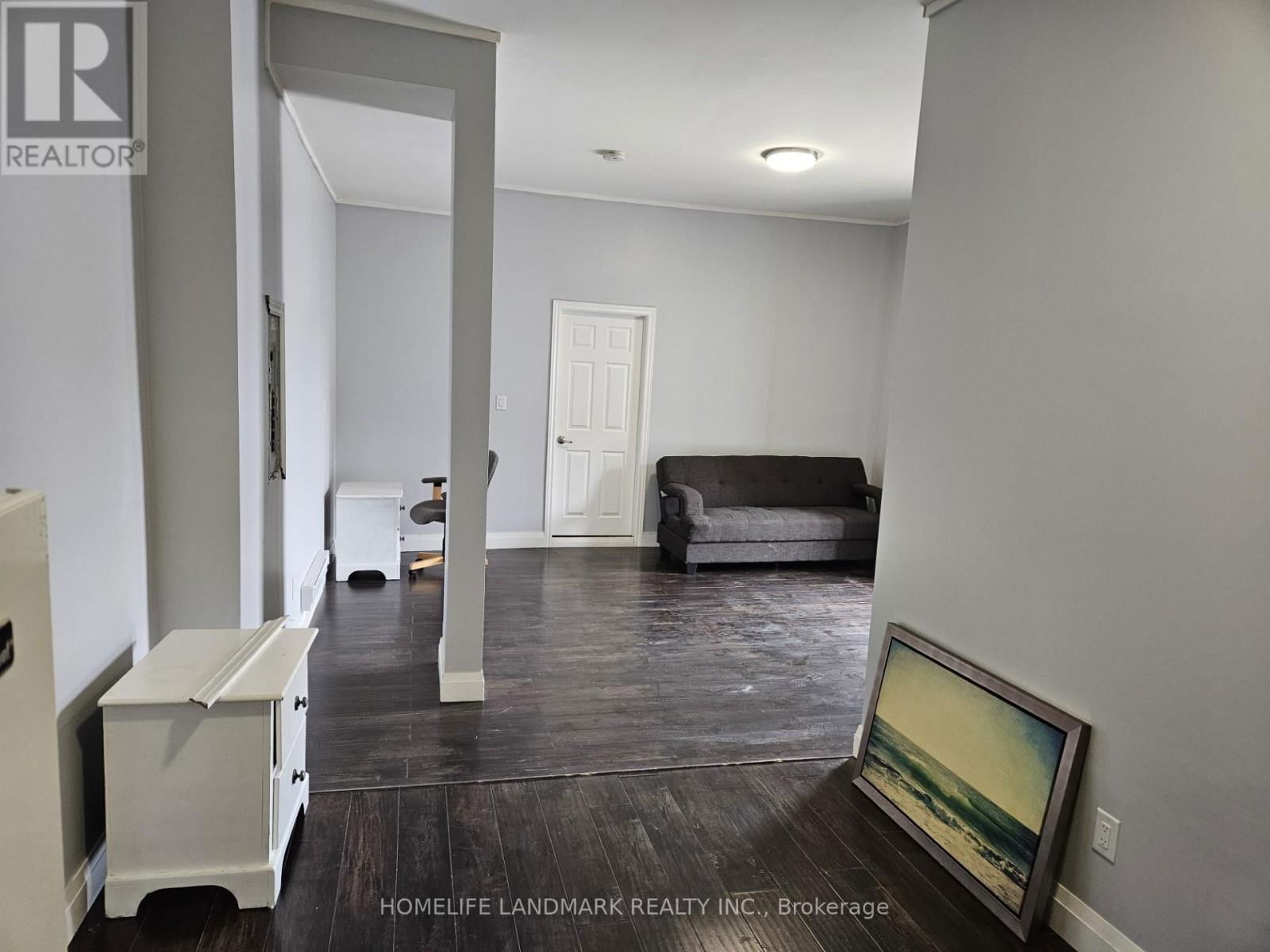 3B Albany - 451 SIMCOE STREET SOUTH Image 16