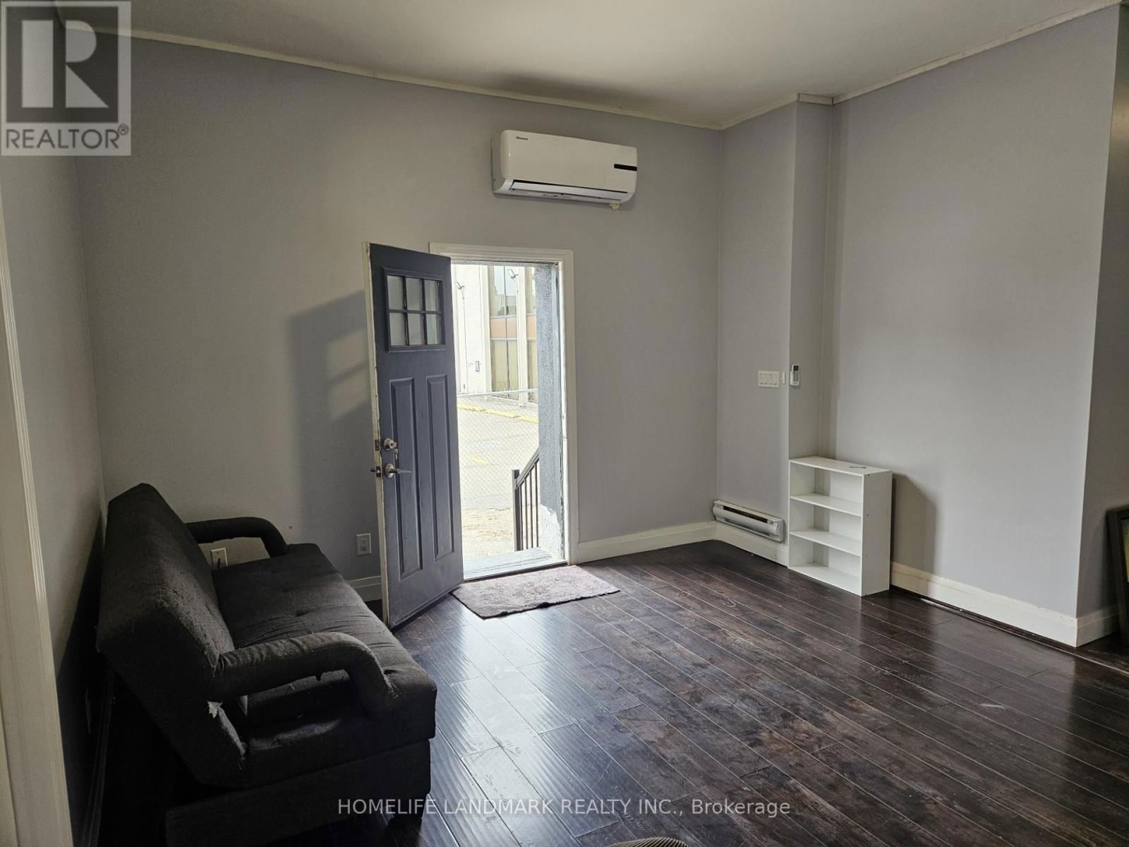 3B Albany - 451 SIMCOE STREET SOUTH Image 17
