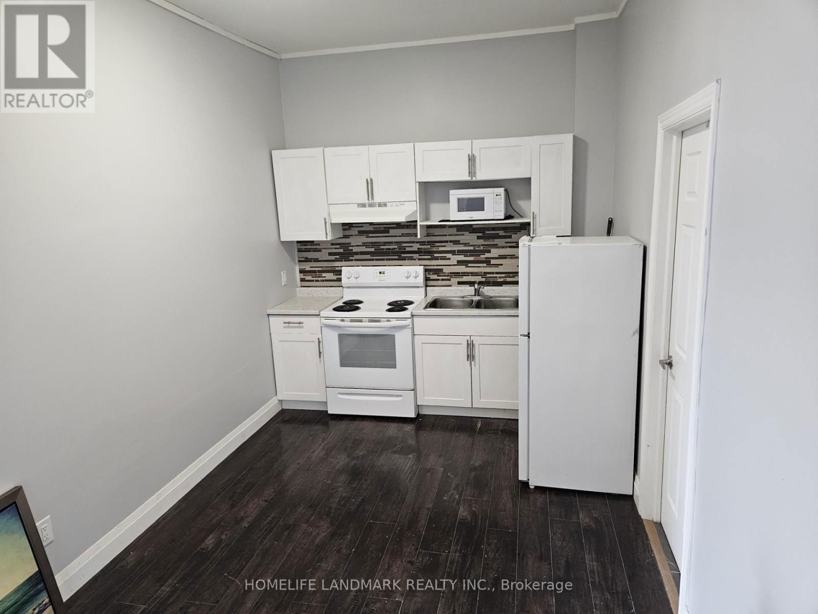 3B Albany - 451 SIMCOE STREET SOUTH Image 21