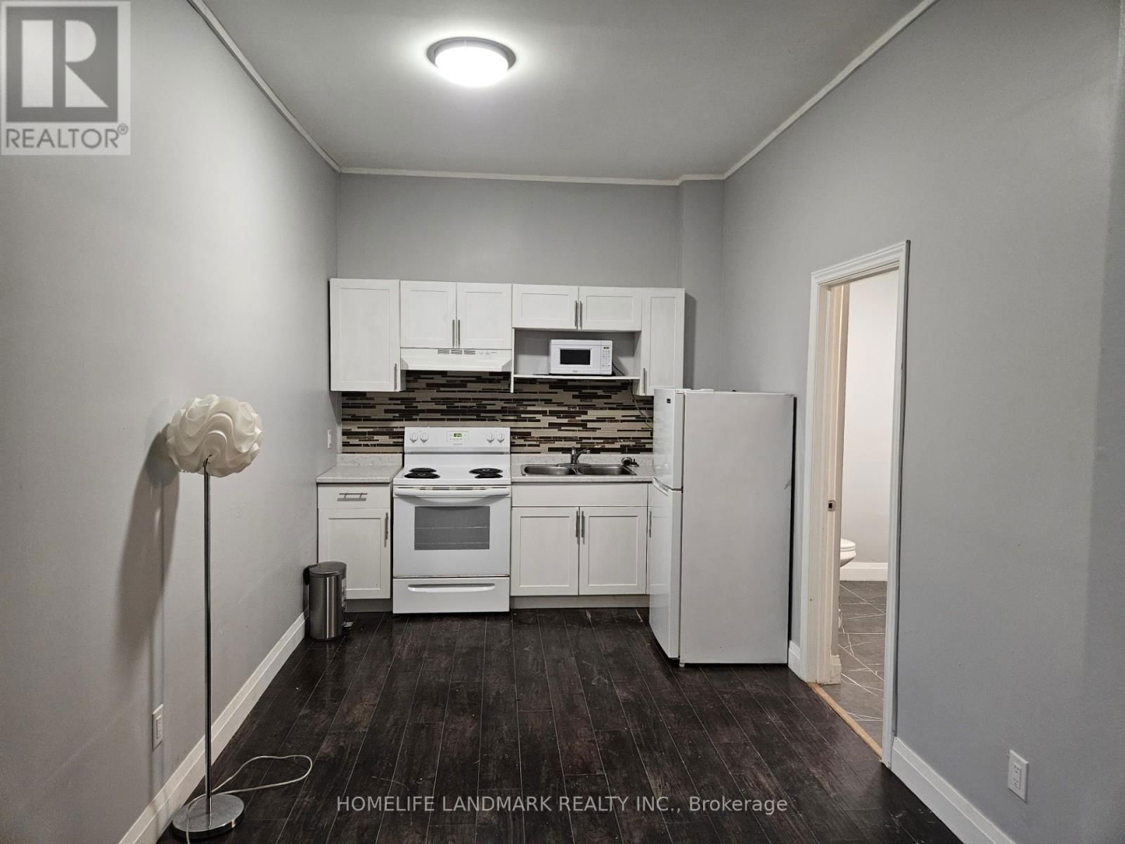 3B Albany - 451 SIMCOE STREET SOUTH Image 5