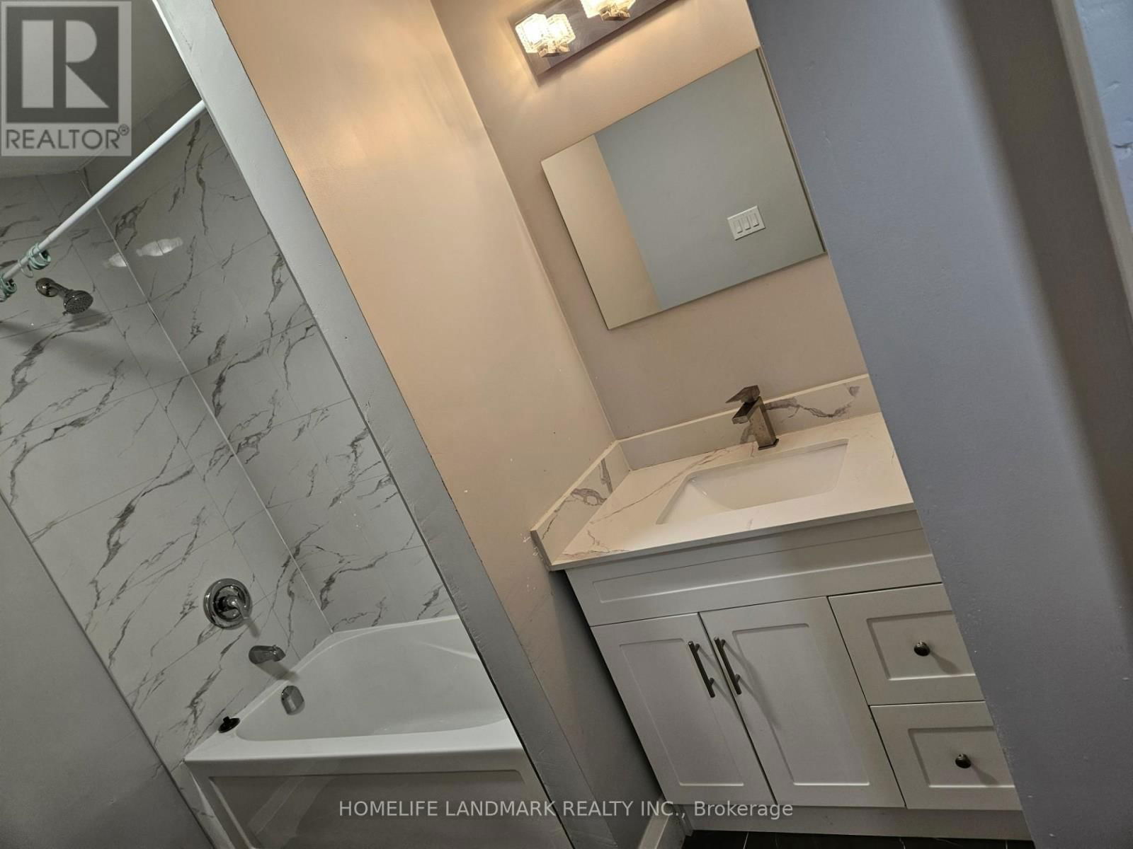 3B Albany - 451 SIMCOE STREET SOUTH Image 7