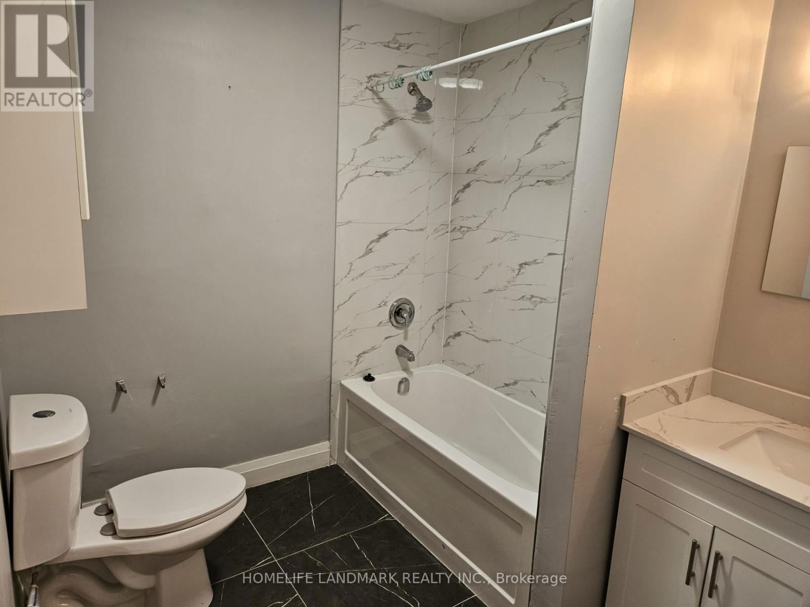 3B Albany - 451 SIMCOE STREET SOUTH Image 8