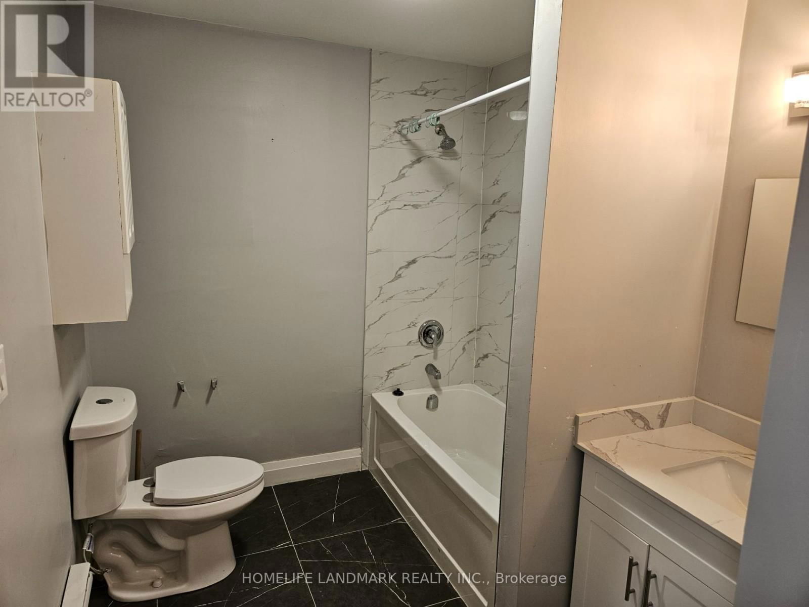3B Albany - 451 SIMCOE STREET SOUTH Image 9