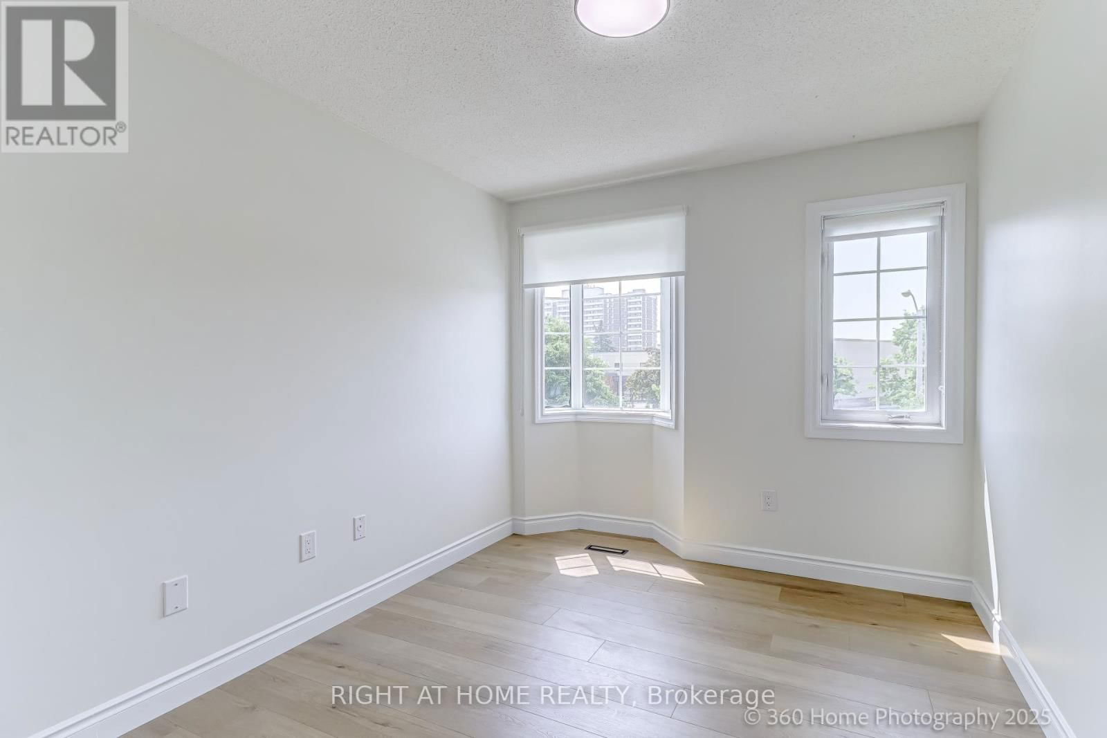 1 BIRCHCREST COURT Image 17