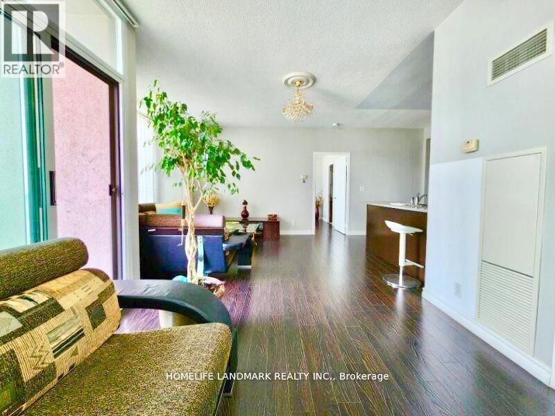 2105 - 68 GRANGEWAY AVENUE Image 6