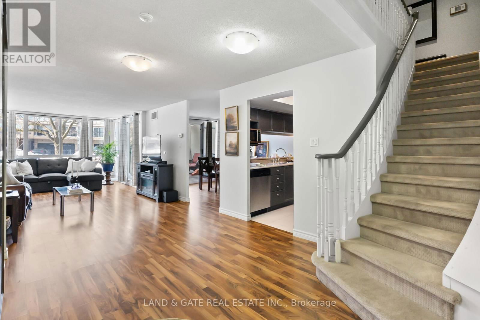 112 - 25 CUMBERLAND LANE Image 1
