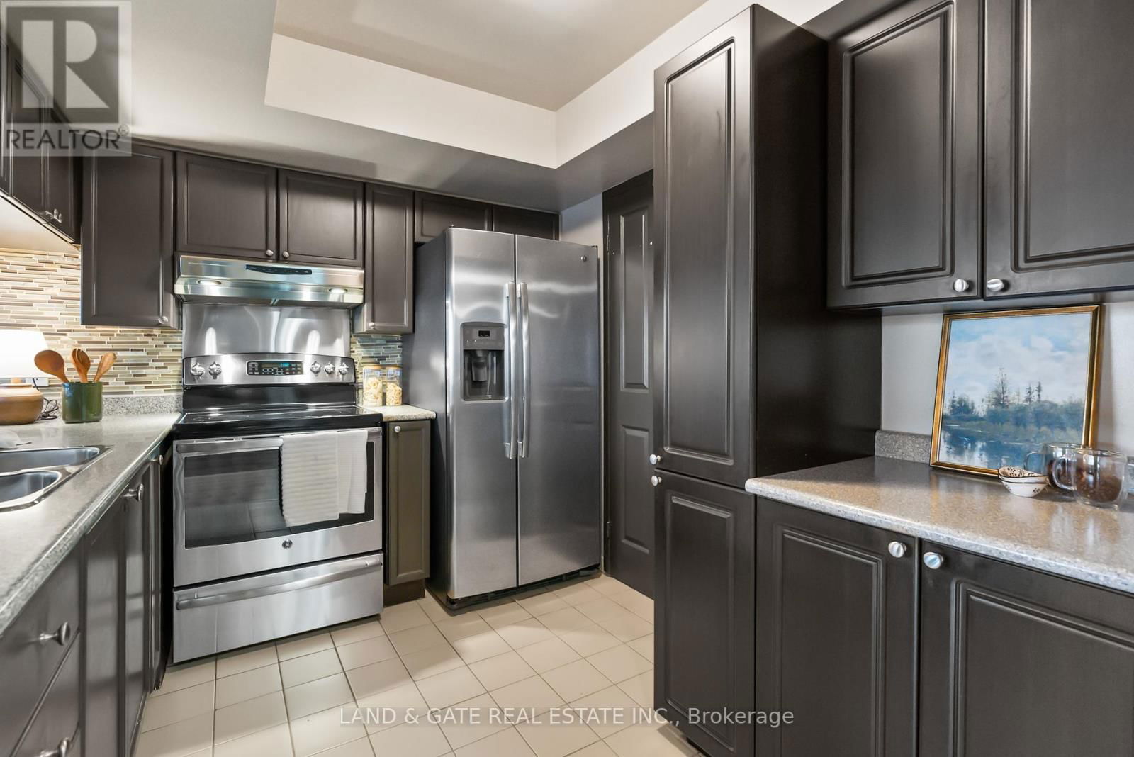 112 - 25 CUMBERLAND LANE Image 11