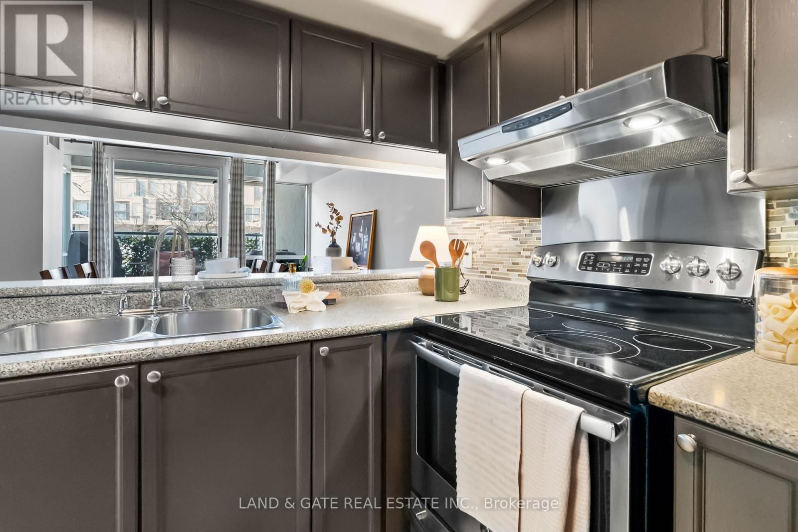 112 - 25 CUMBERLAND LANE Image 12
