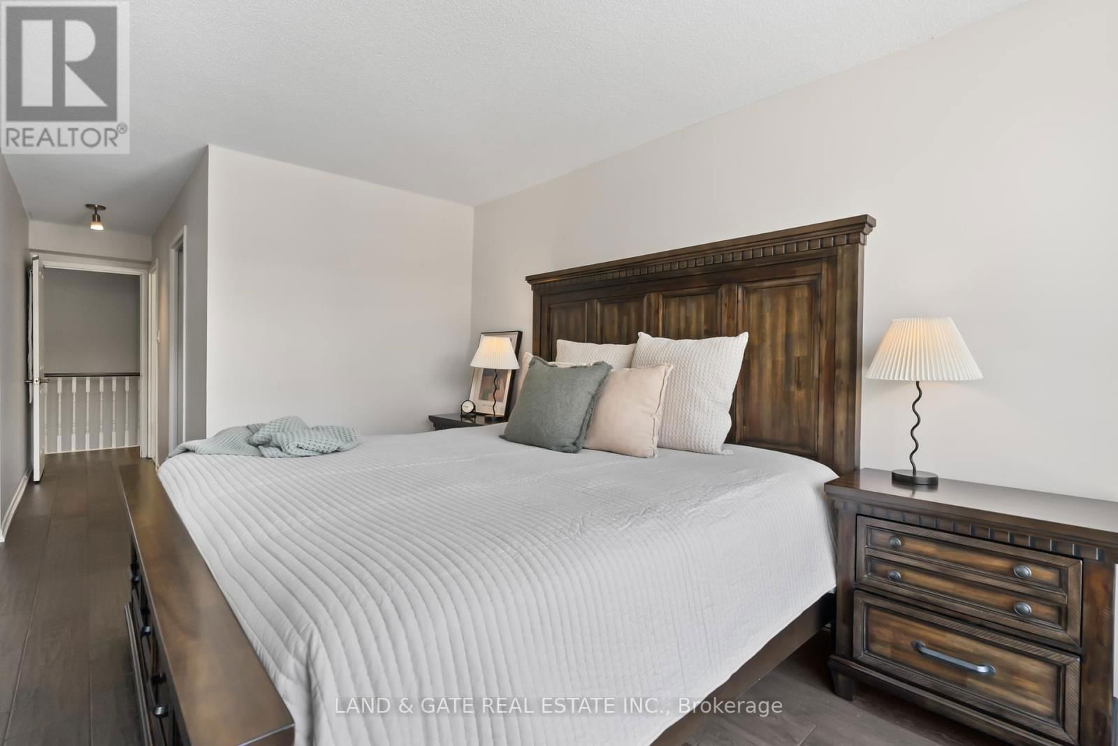 112 - 25 CUMBERLAND LANE Image 18