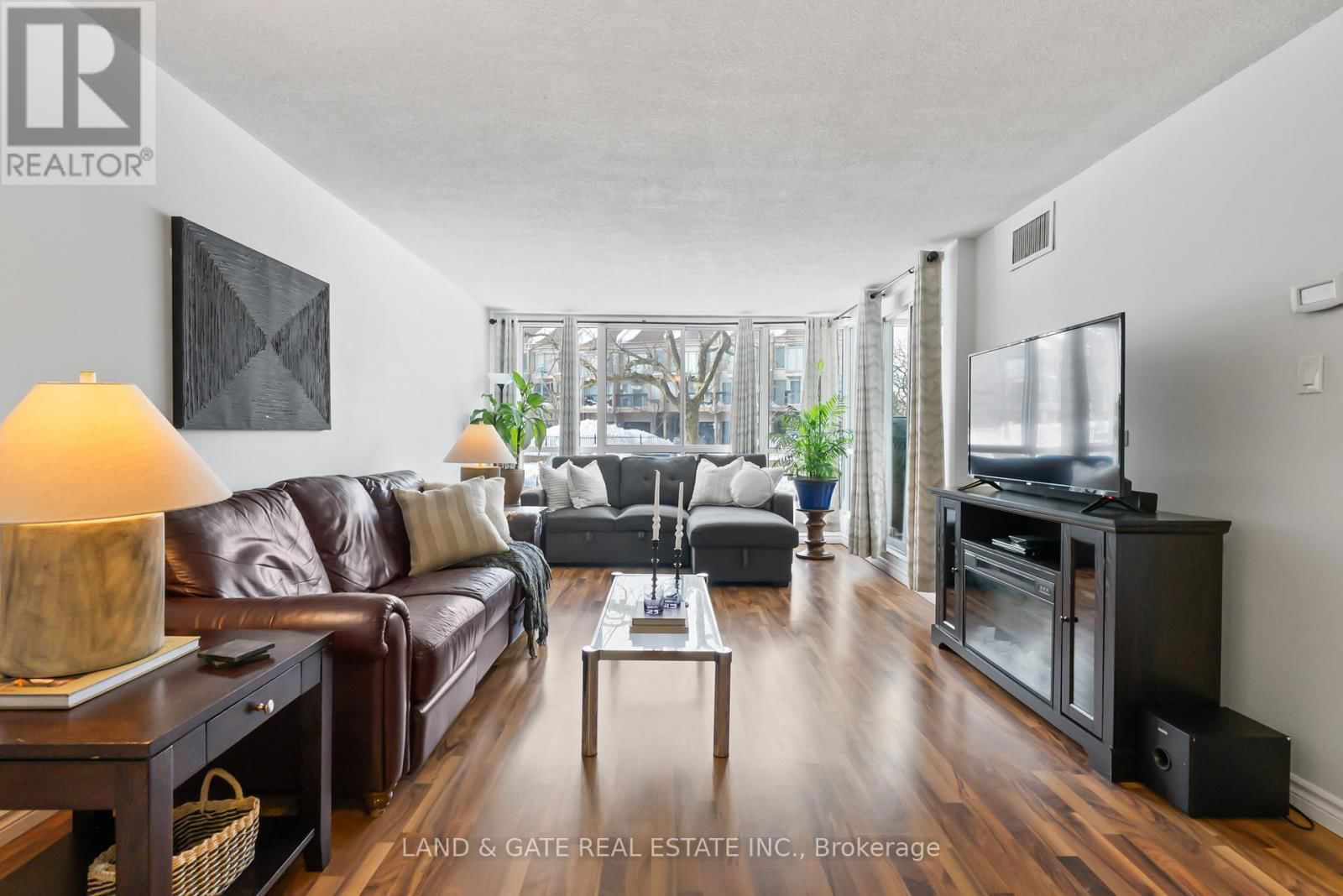 112 - 25 CUMBERLAND LANE Image 2