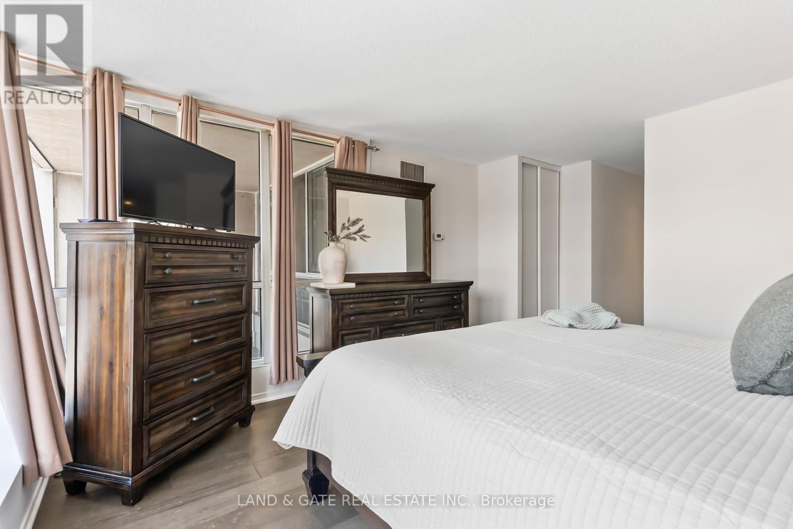 112 - 25 CUMBERLAND LANE Image 21