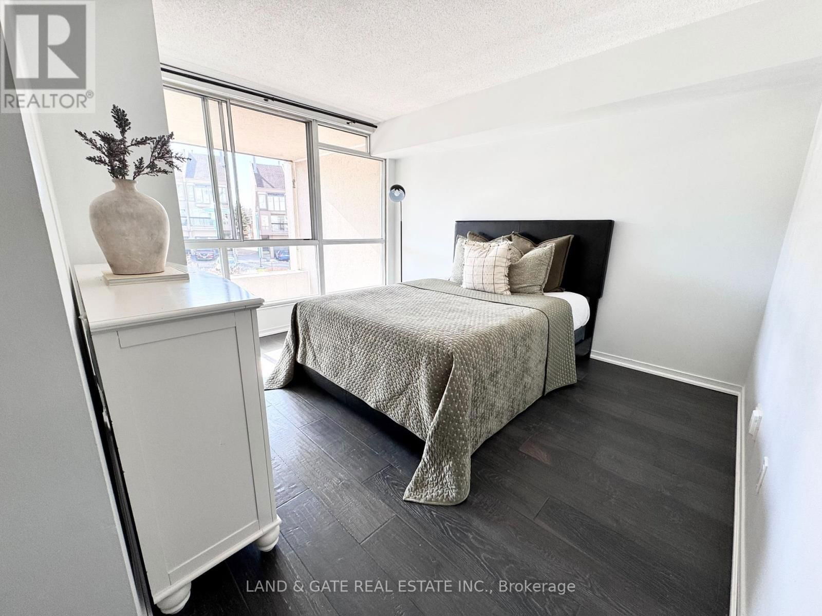 112 - 25 CUMBERLAND LANE Image 24
