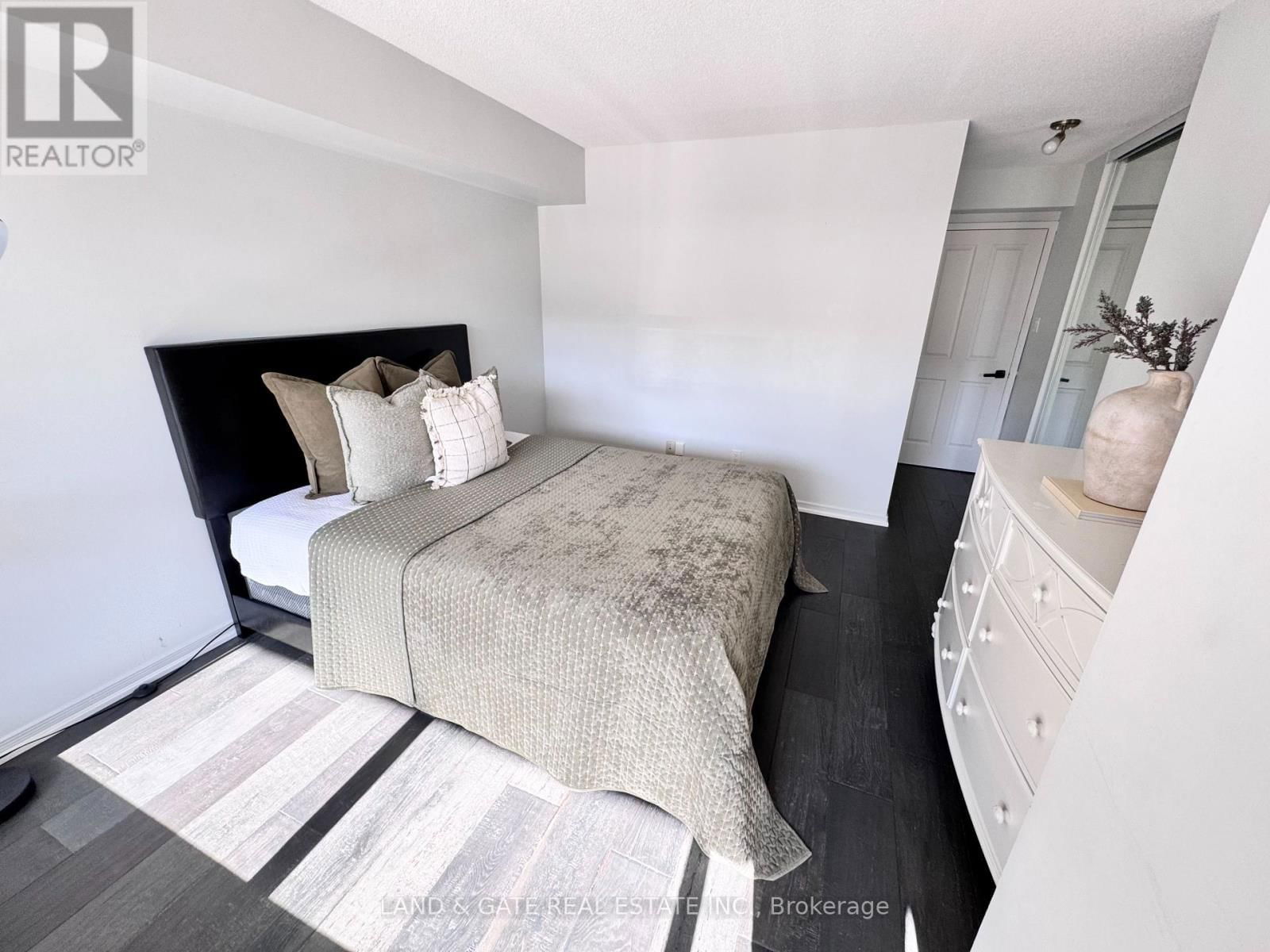 112 - 25 CUMBERLAND LANE Image 25