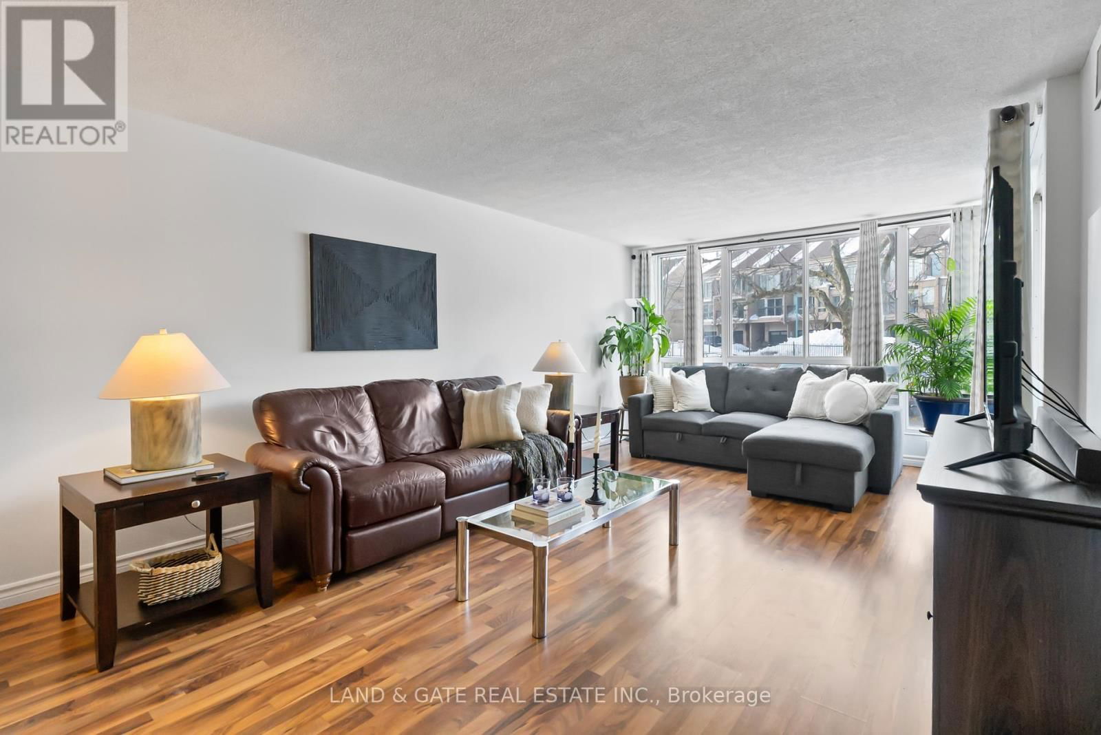 112 - 25 CUMBERLAND LANE Image 3