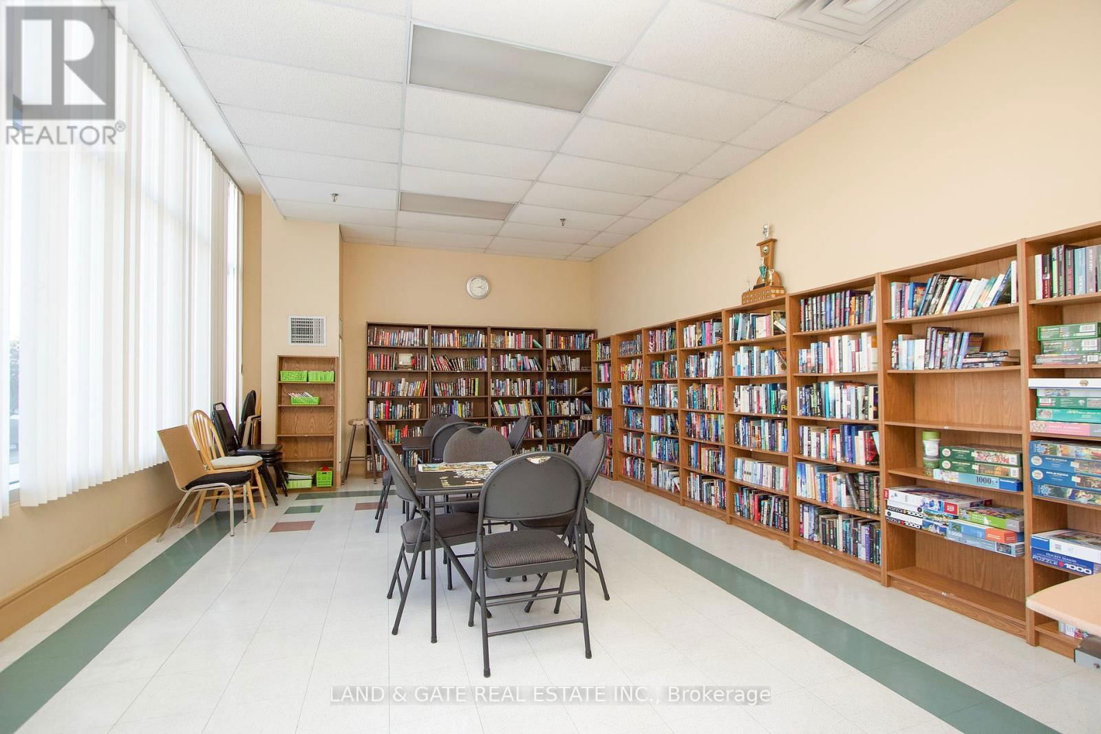 112 - 25 CUMBERLAND LANE Image 30