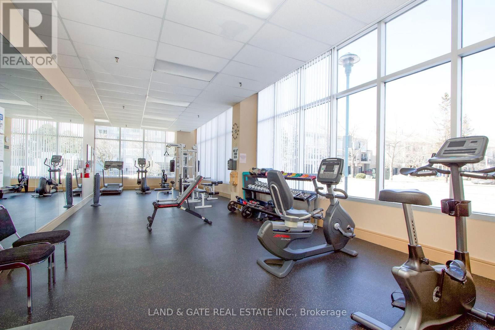 112 - 25 CUMBERLAND LANE Image 31