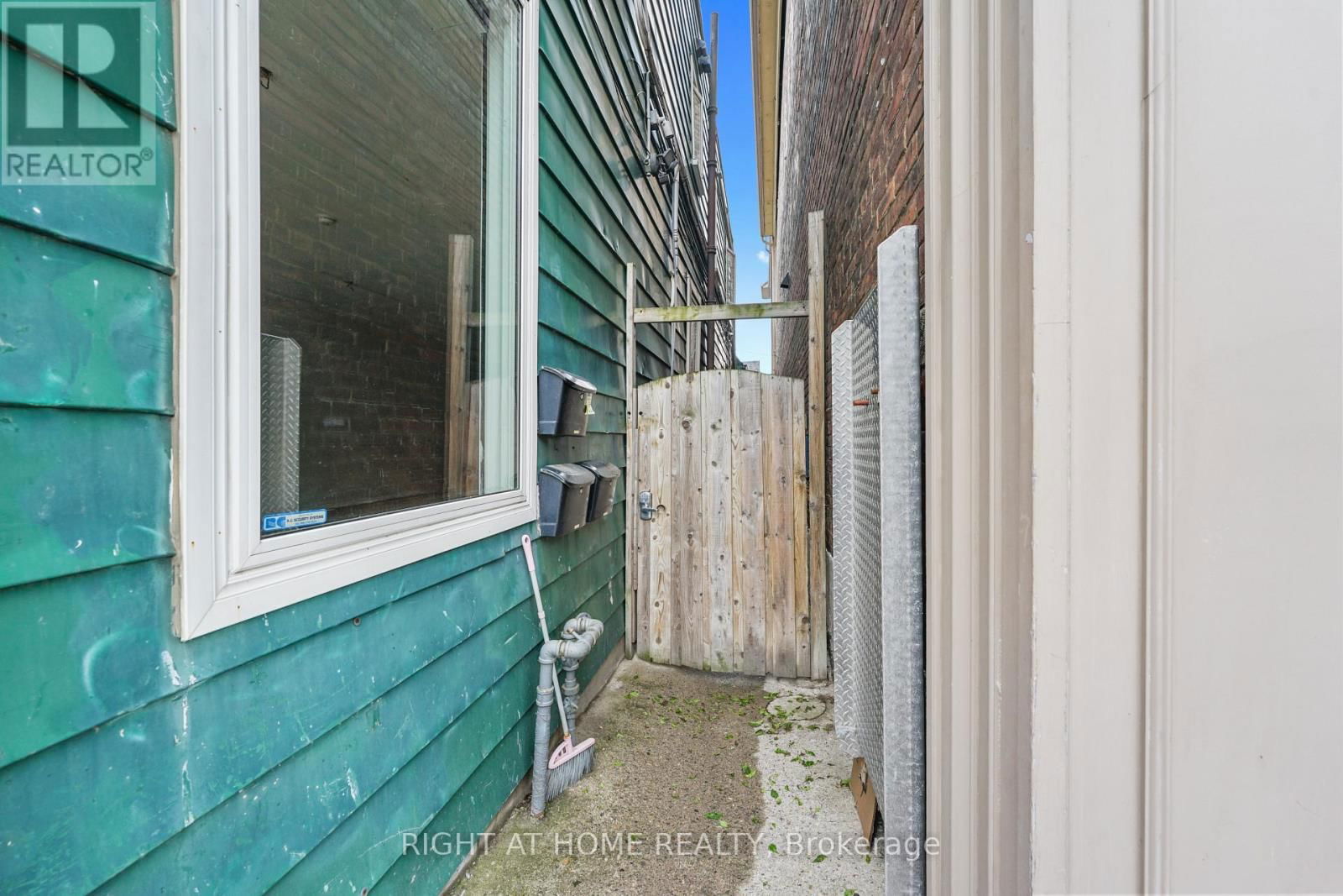 2 - 2207 QUEEN STREET EAST Image 2