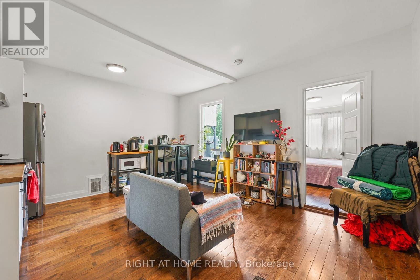 2 - 2207 QUEEN STREET EAST Image 9