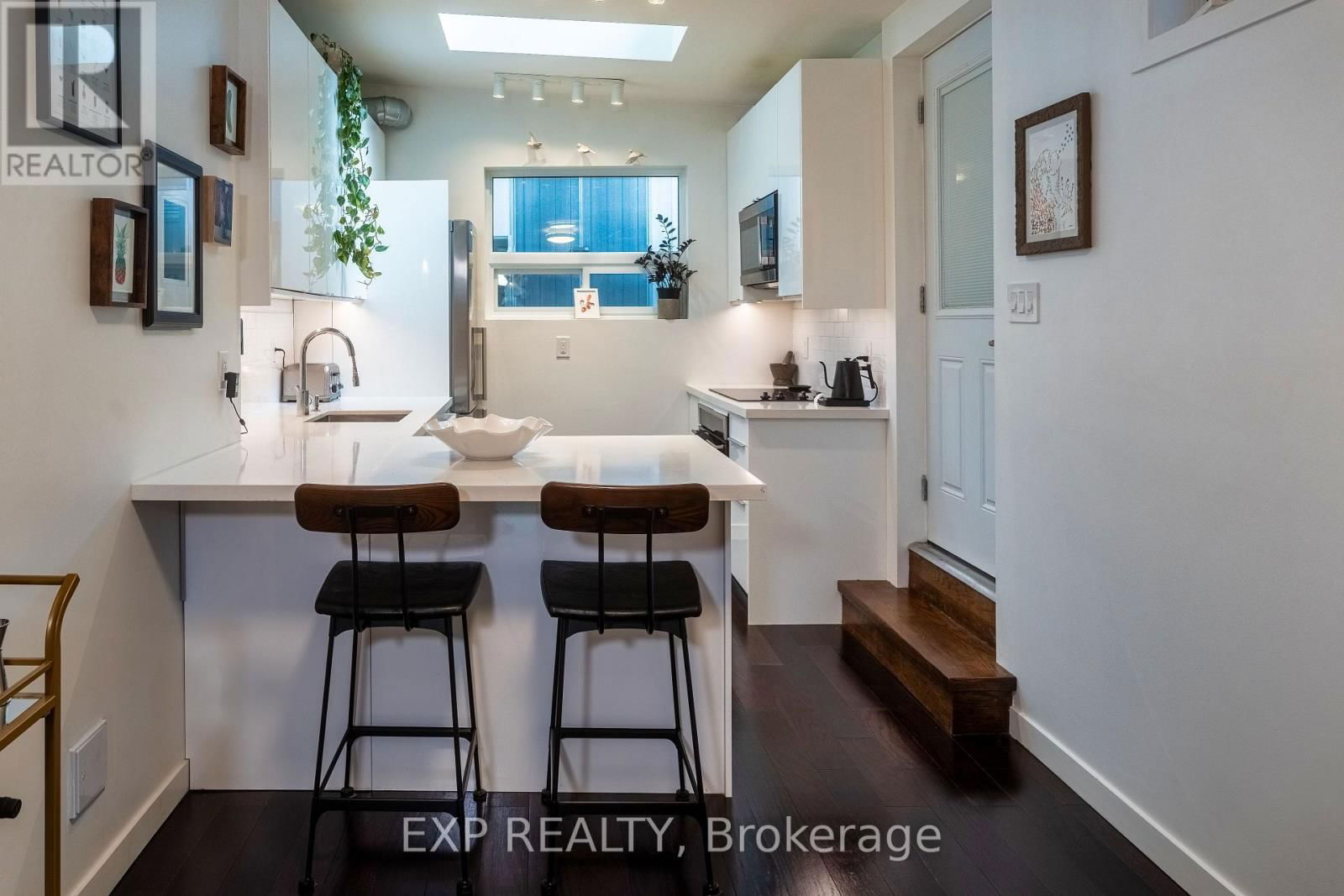 819 CRAVEN ROAD Image 11