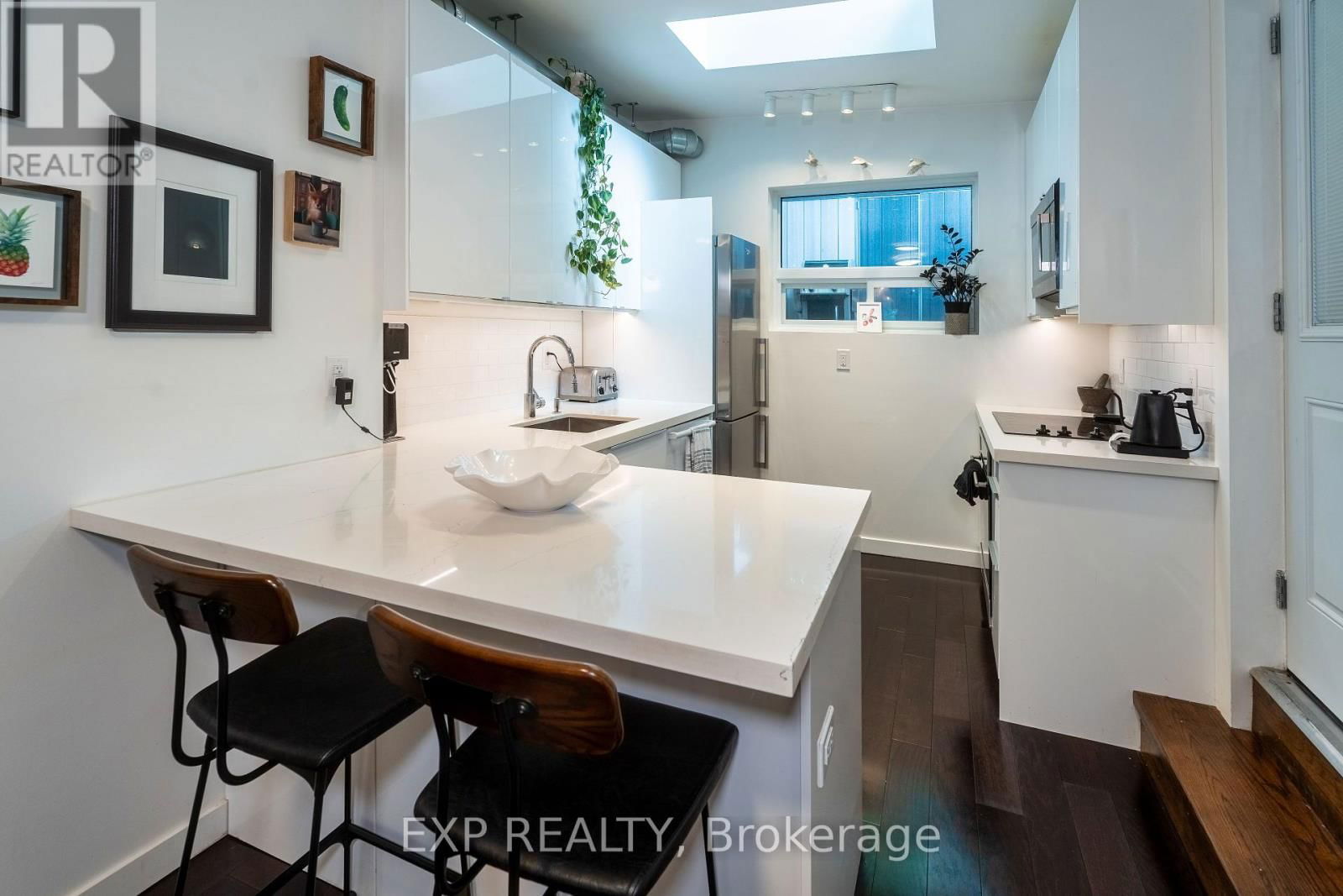 819 CRAVEN ROAD Image 14