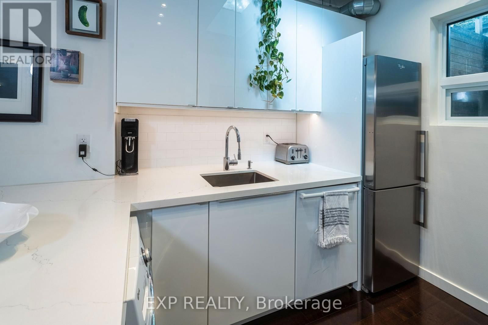 819 CRAVEN ROAD Image 15