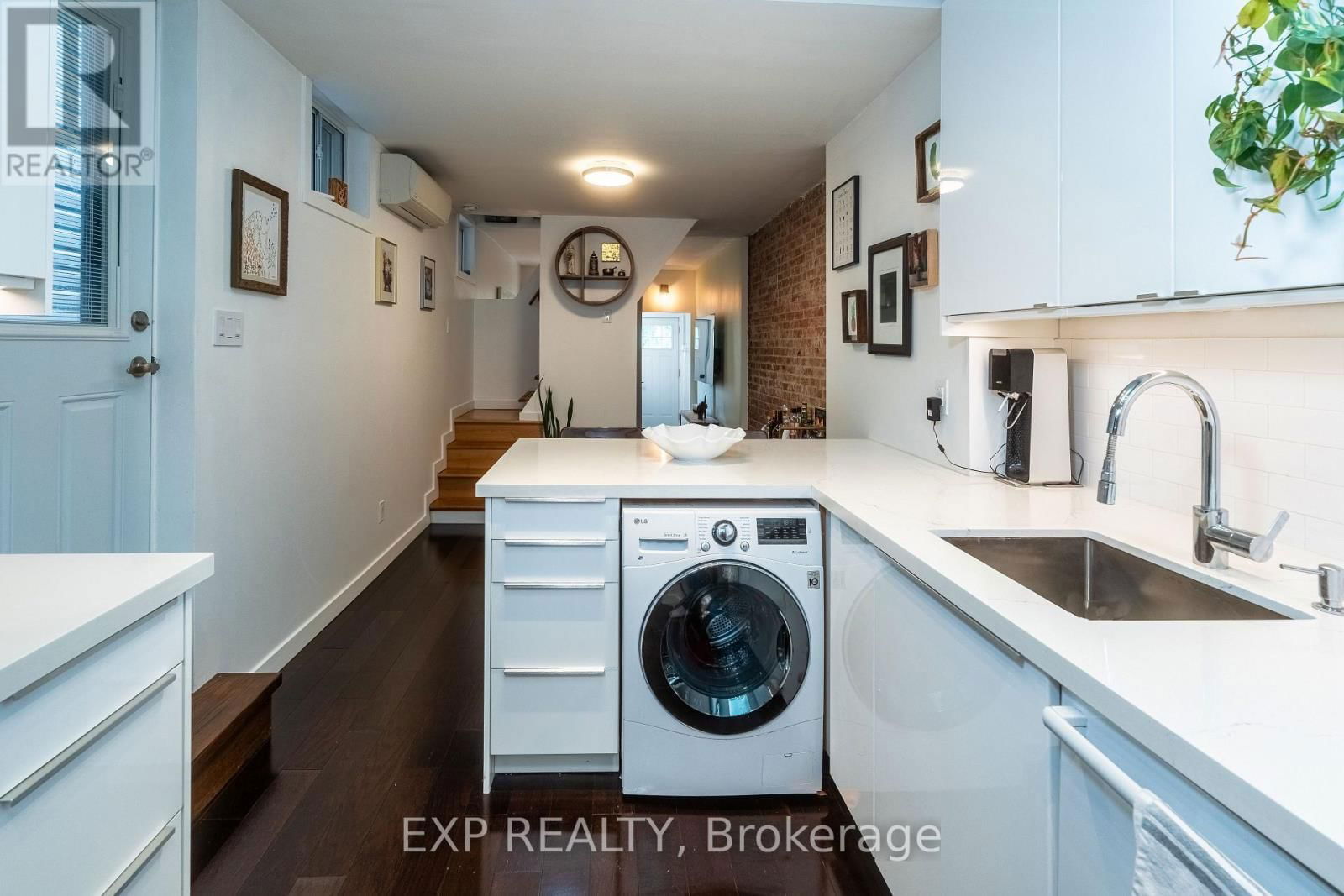 819 CRAVEN ROAD Image 16