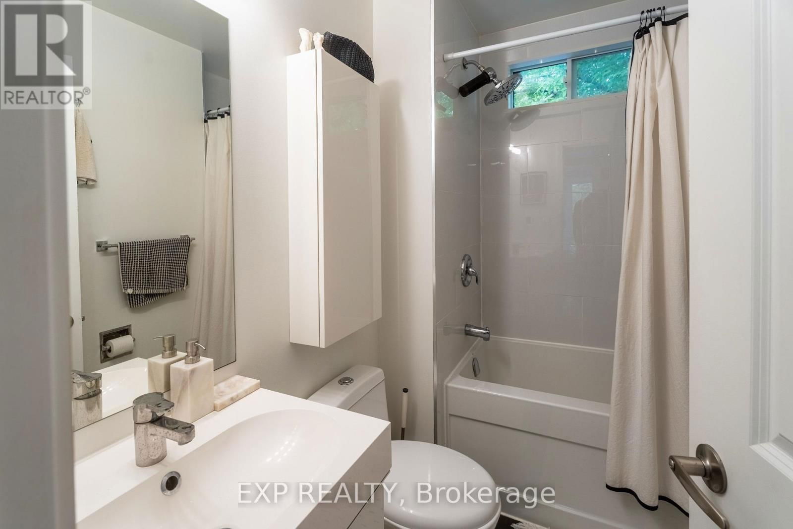 819 CRAVEN ROAD Image 24