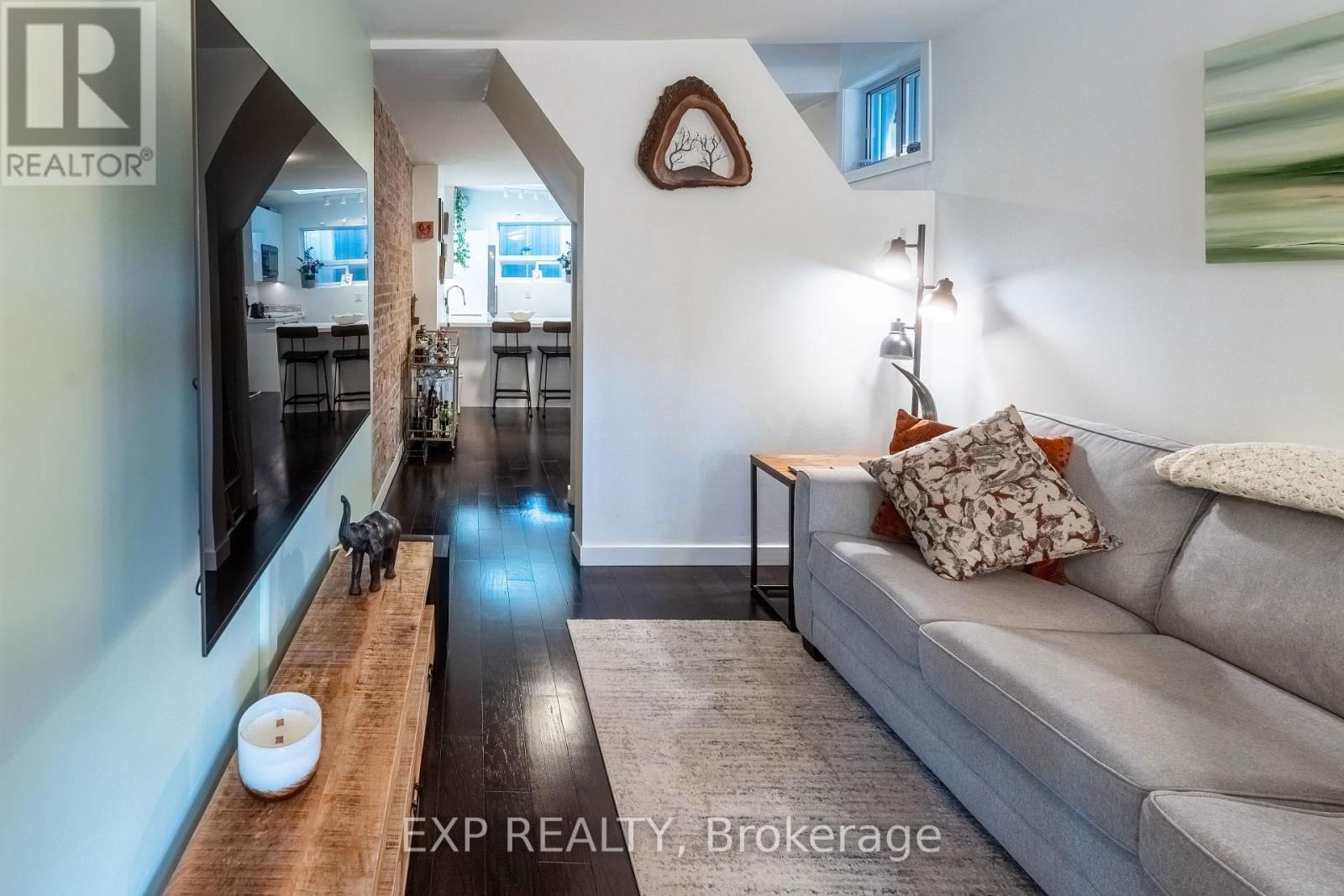 819 CRAVEN ROAD Image 6