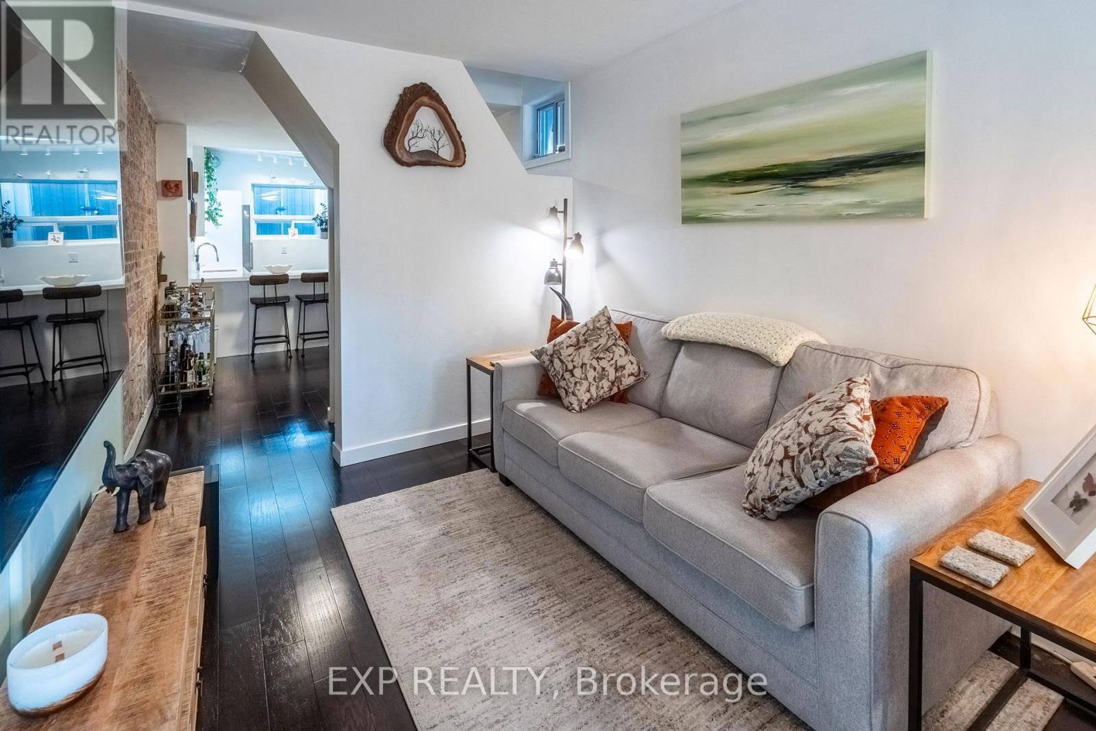 819 CRAVEN ROAD Image 7
