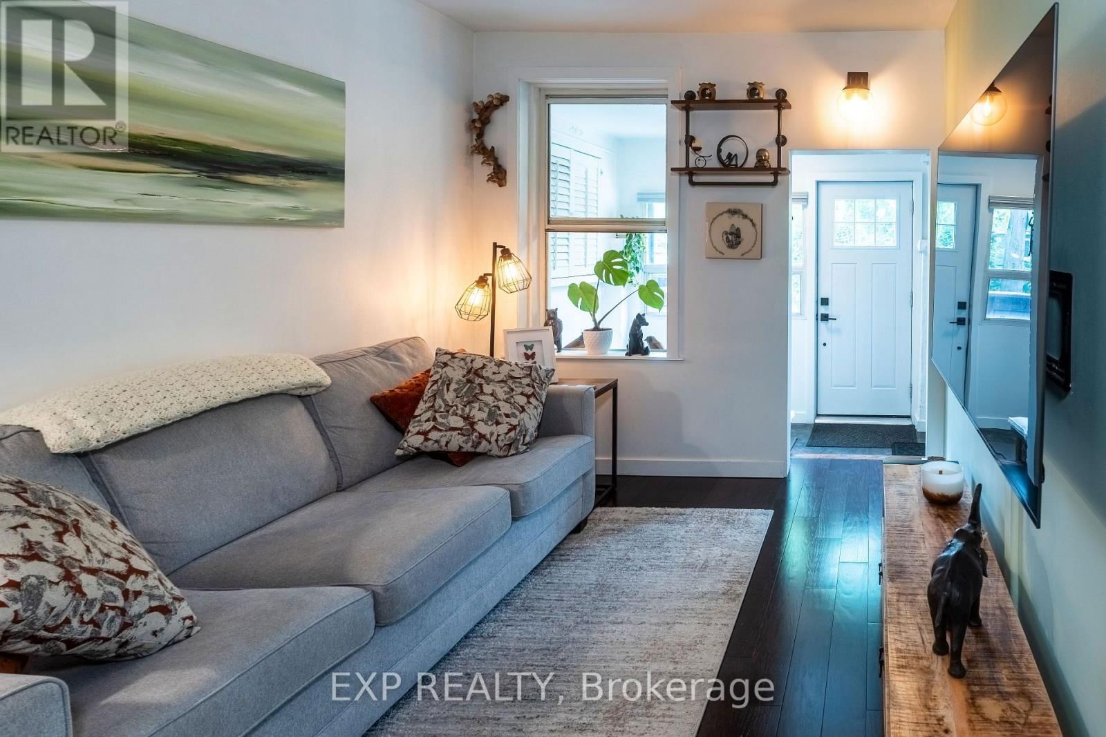 819 CRAVEN ROAD Image 8