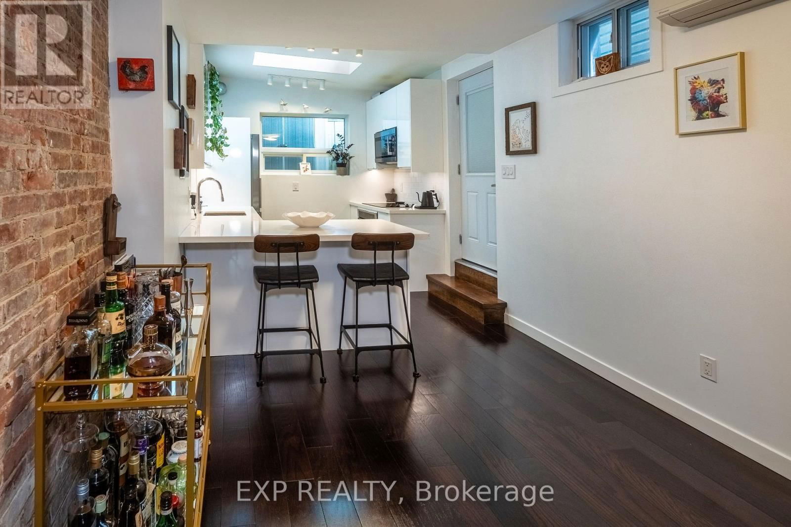 819 CRAVEN ROAD Image 9