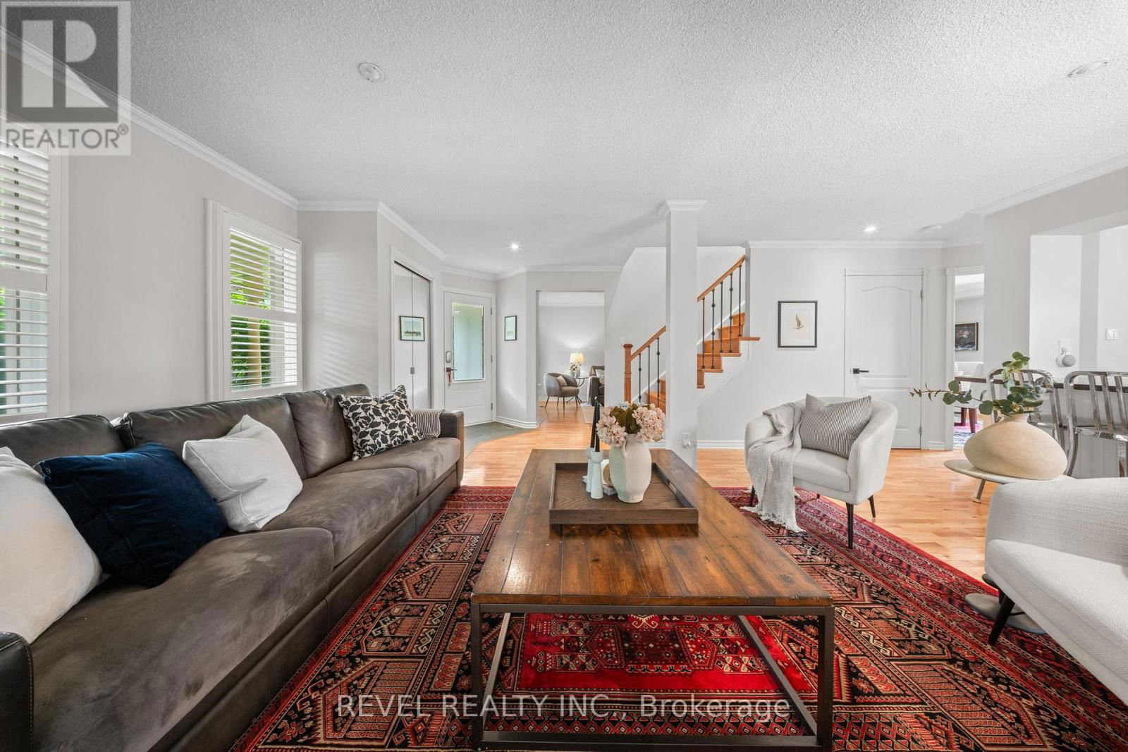 2 PATTERSON CRESCENT Image 10