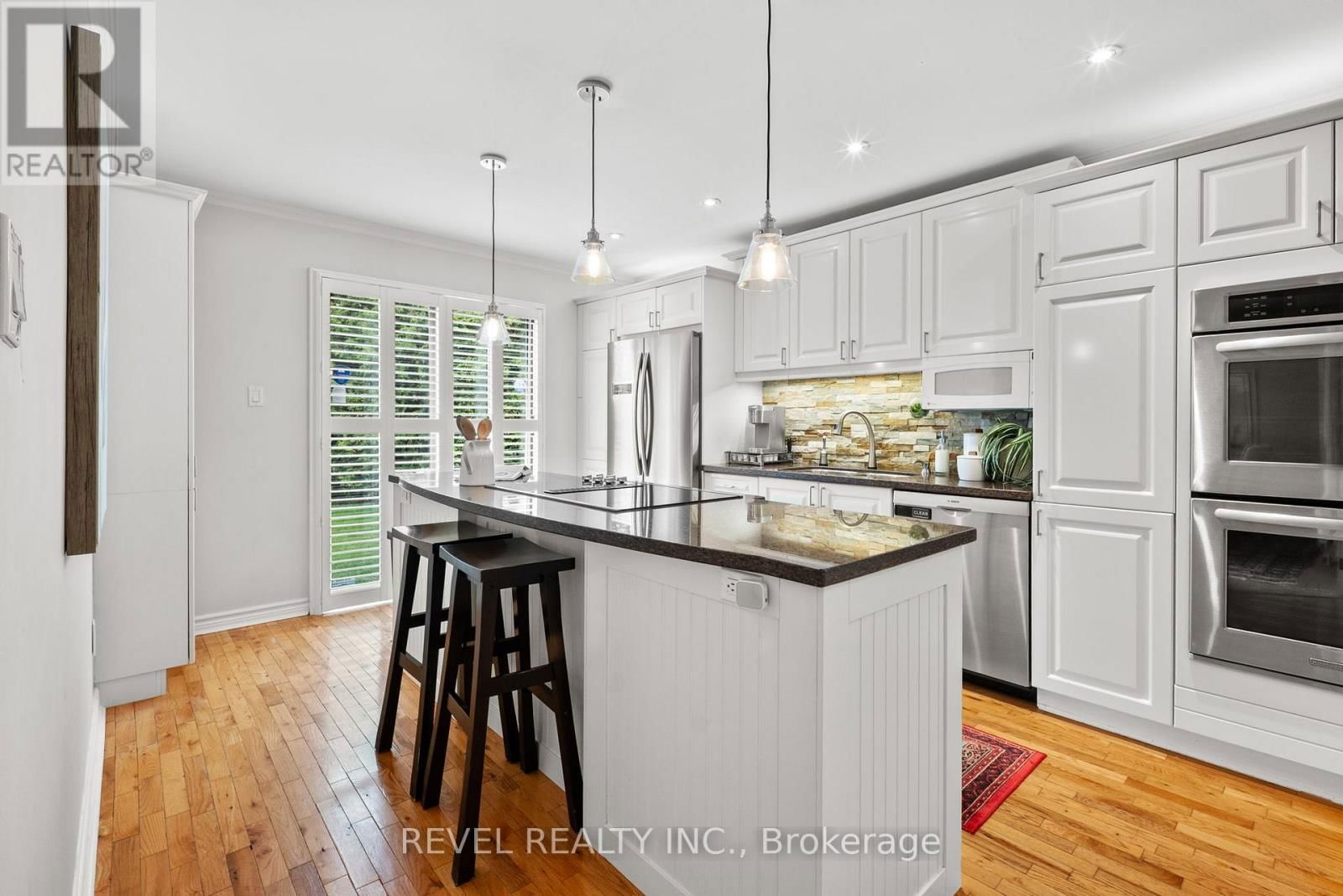 2 PATTERSON CRESCENT Image 12