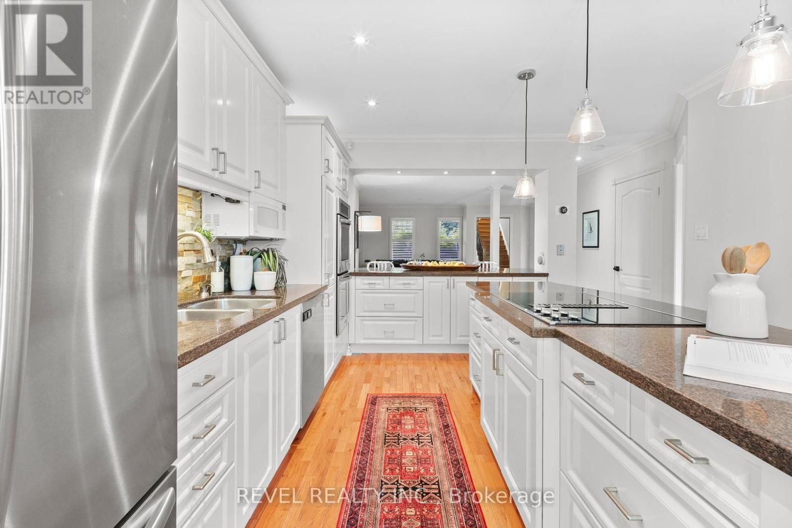 2 PATTERSON CRESCENT Image 14