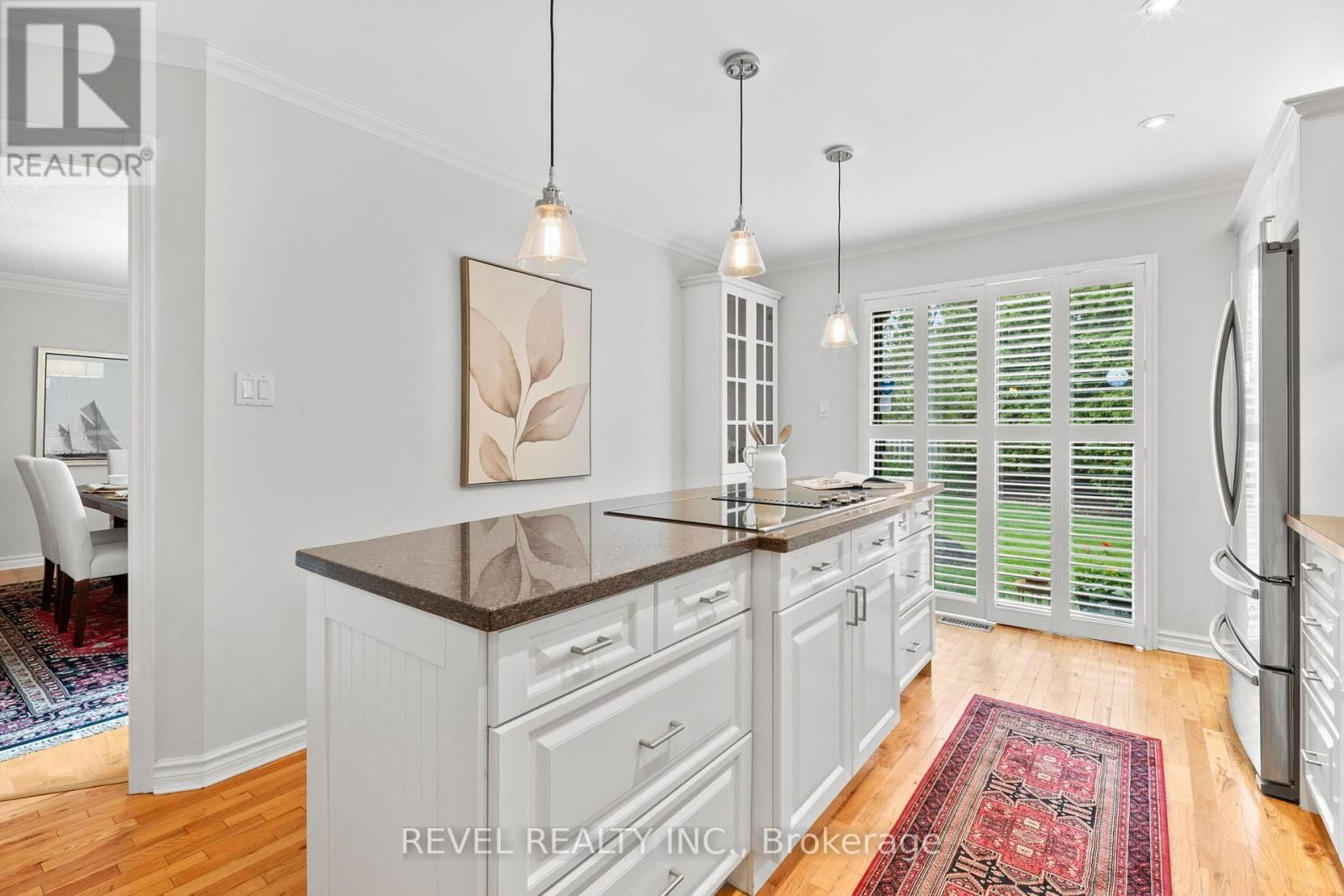 2 PATTERSON CRESCENT Image 15