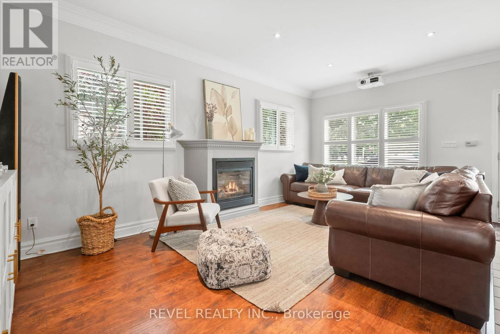 2 PATTERSON CRESCENT Image 19