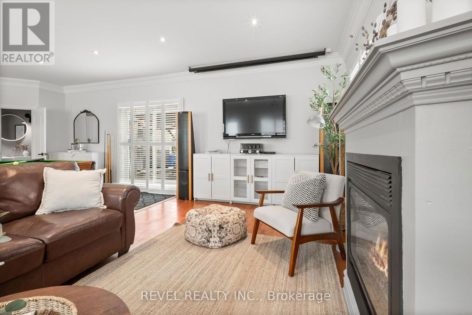 2 PATTERSON CRESCENT Image 21