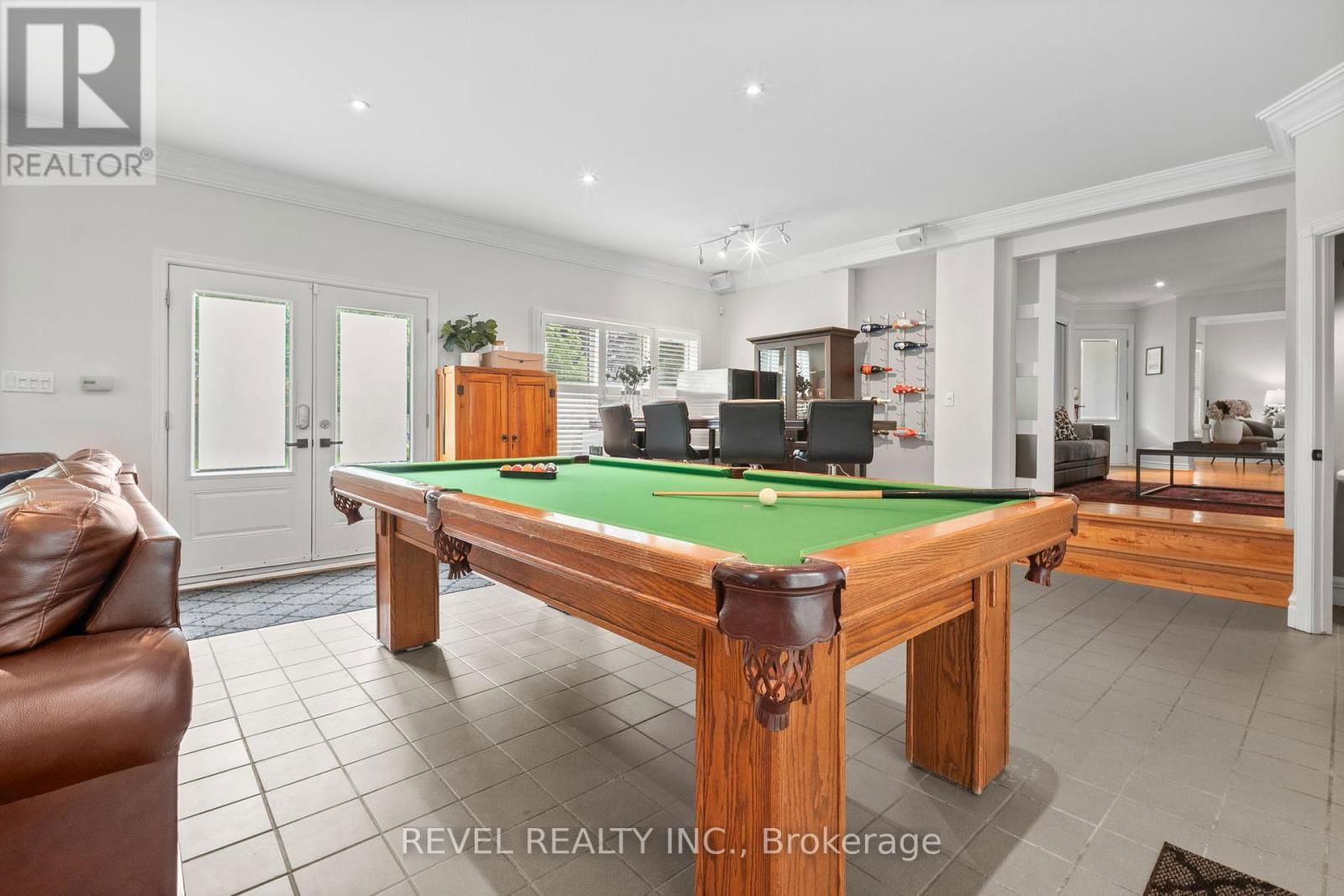 2 PATTERSON CRESCENT Image 22