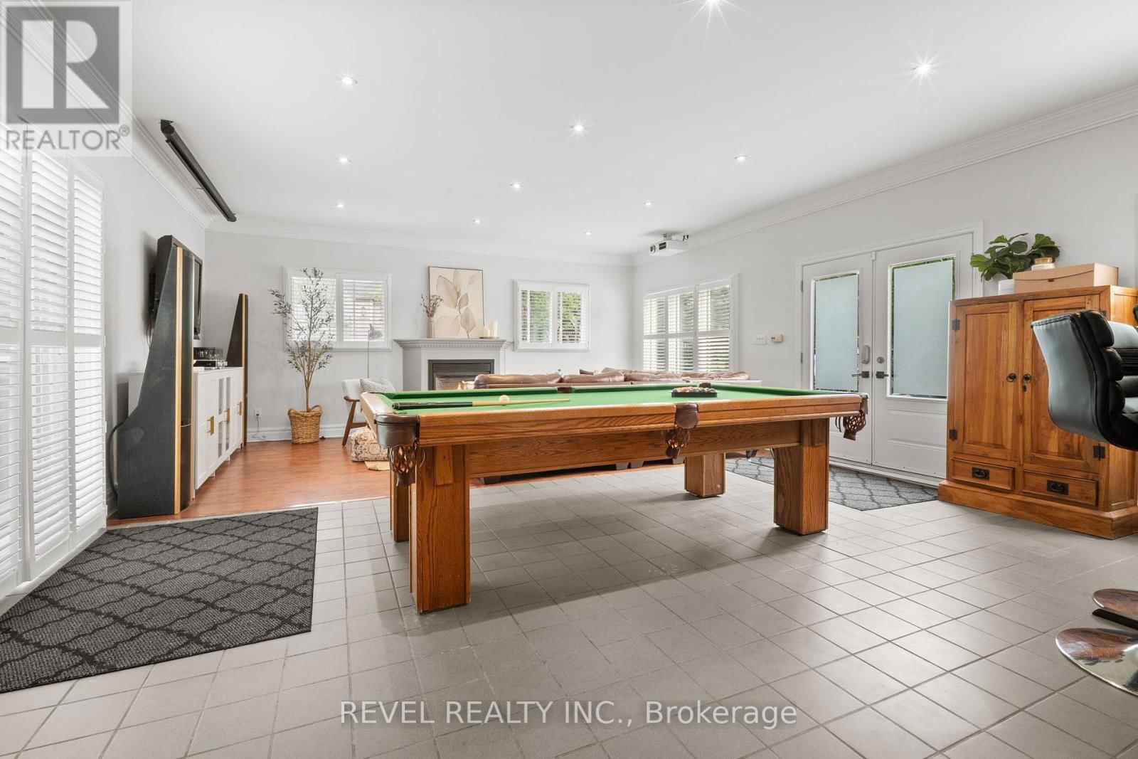 2 PATTERSON CRESCENT Image 23