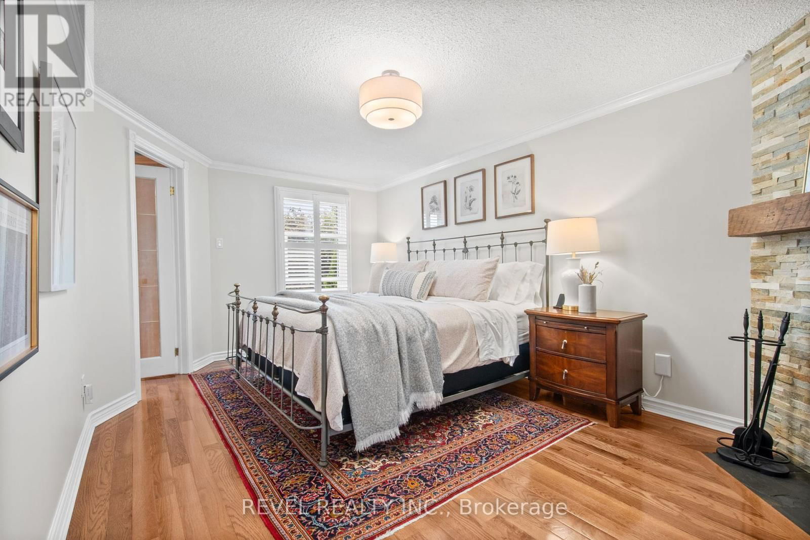 2 PATTERSON CRESCENT Image 25
