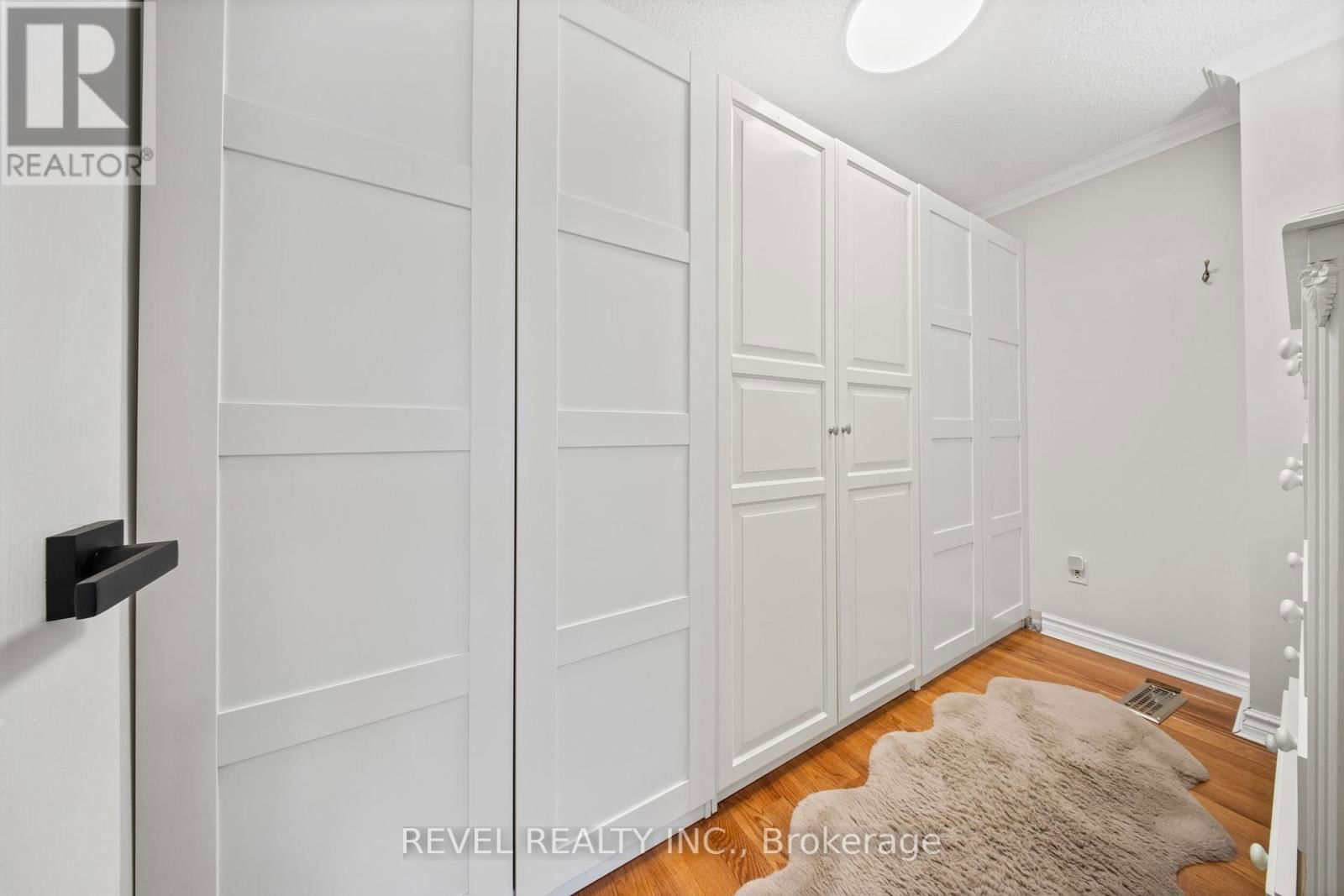 2 PATTERSON CRESCENT Image 32
