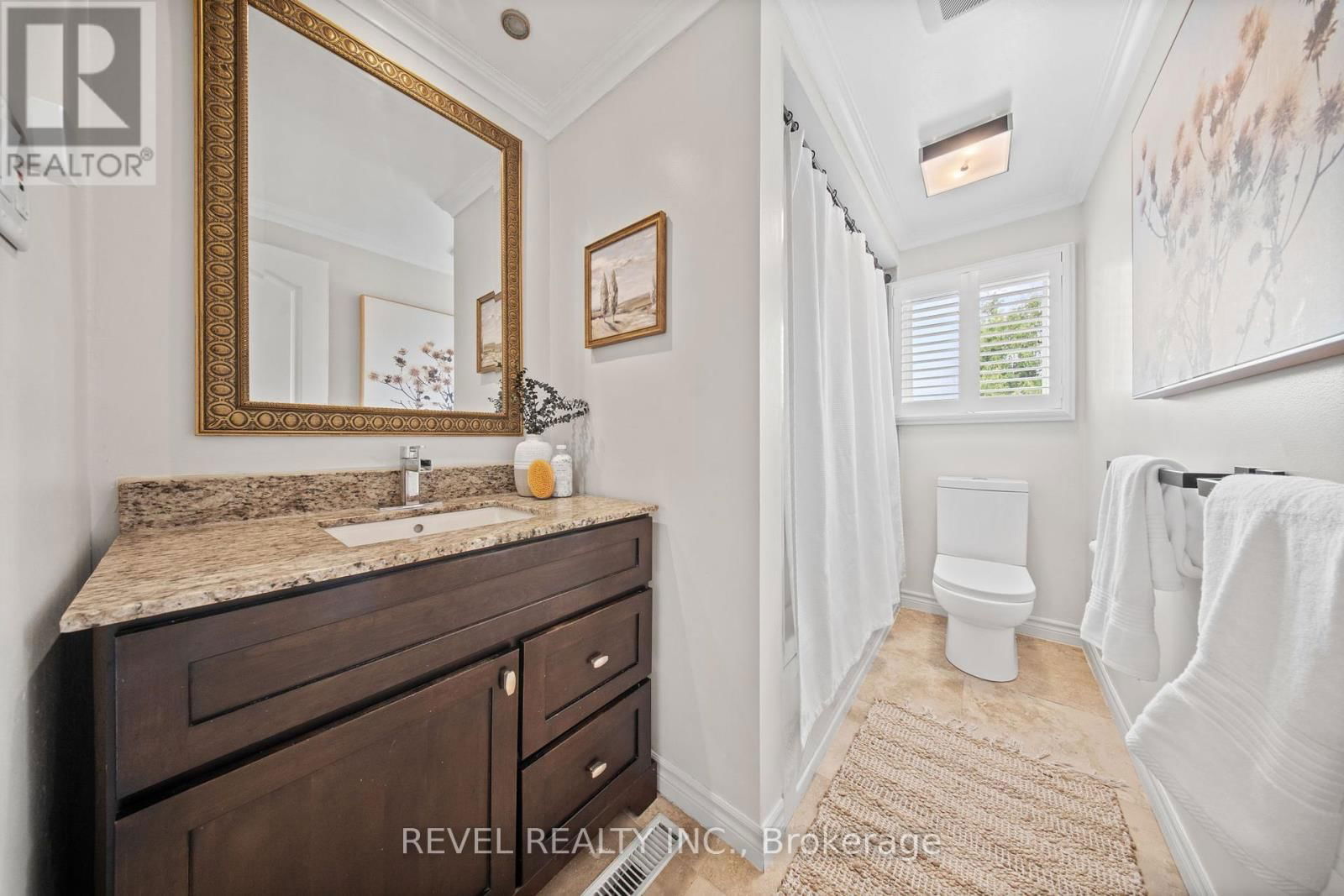 2 PATTERSON CRESCENT Image 33