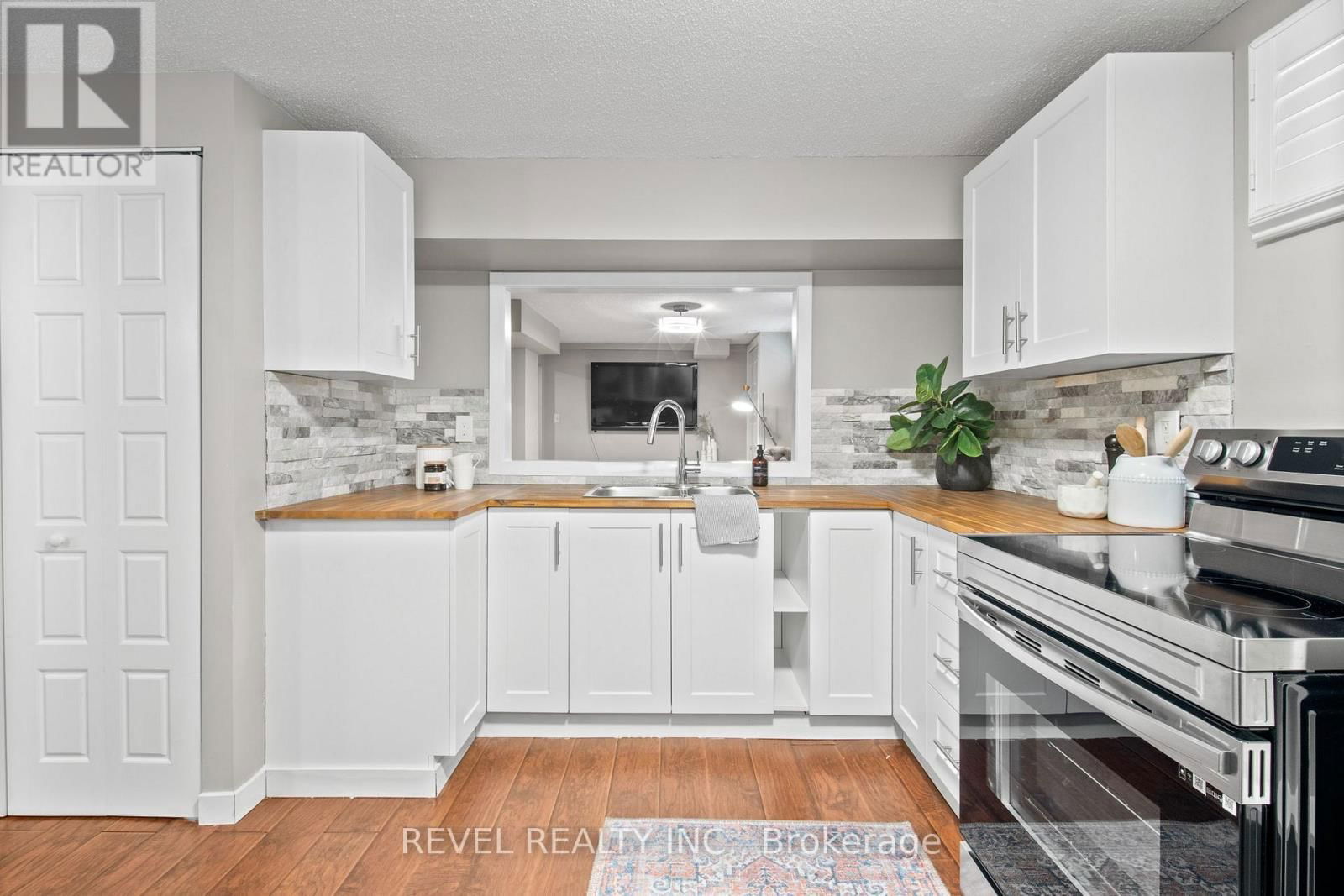 2 PATTERSON CRESCENT Image 35